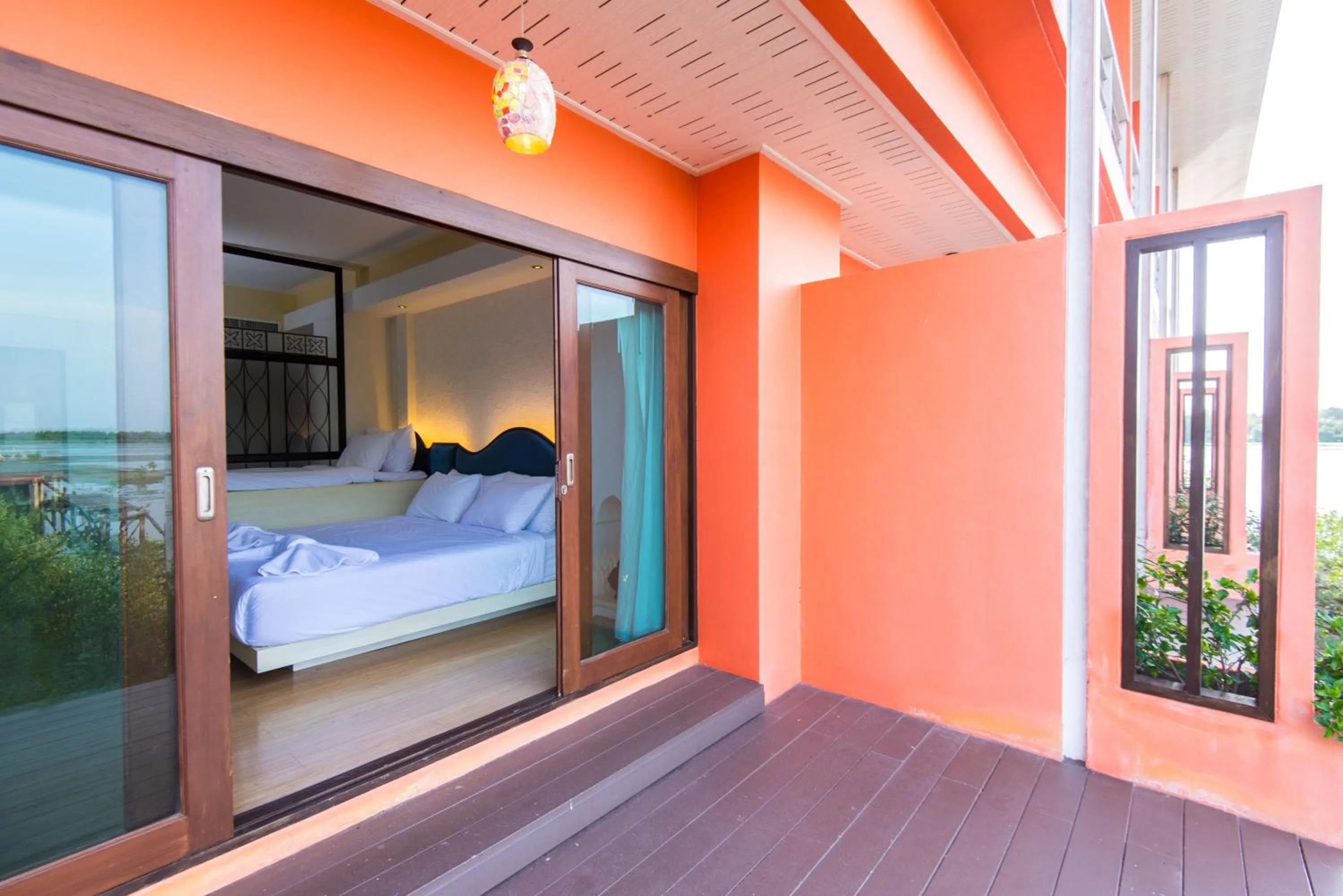 Bed in Baan Talay See Cream Resort