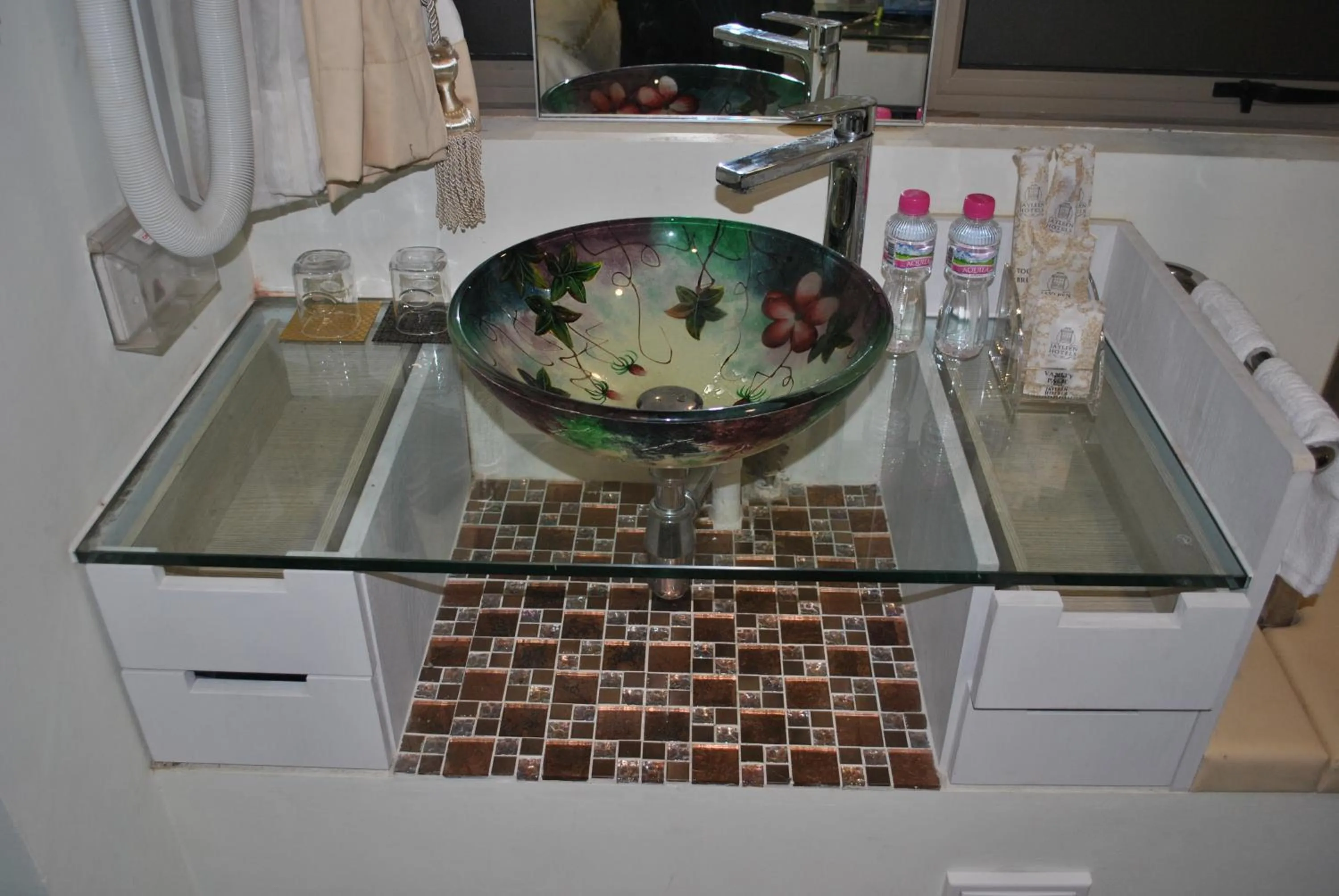 Coffee/tea facilities in Jayleen Clarke Quay Hotel