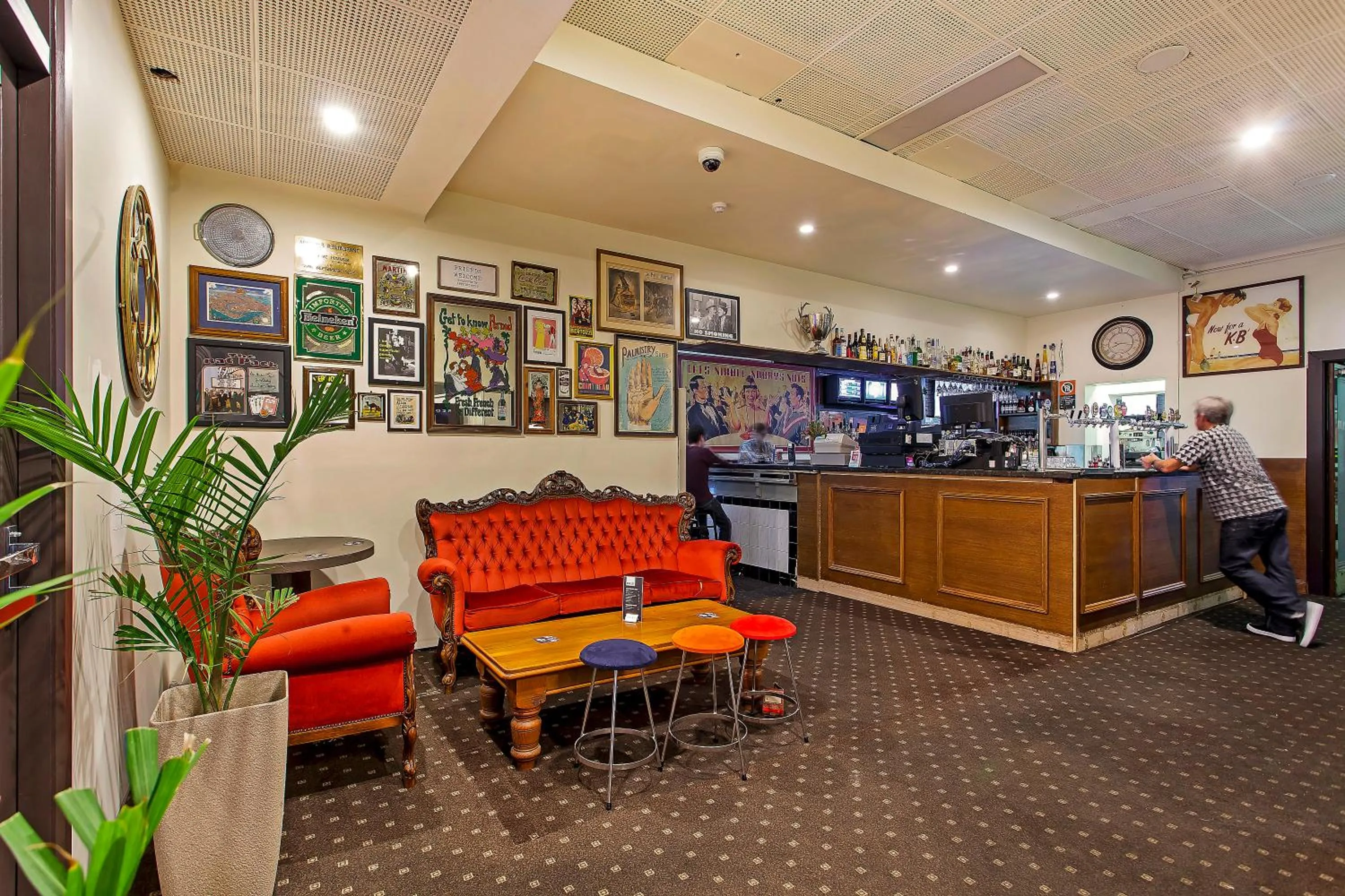 Lounge or bar in Commonwealth Hotel