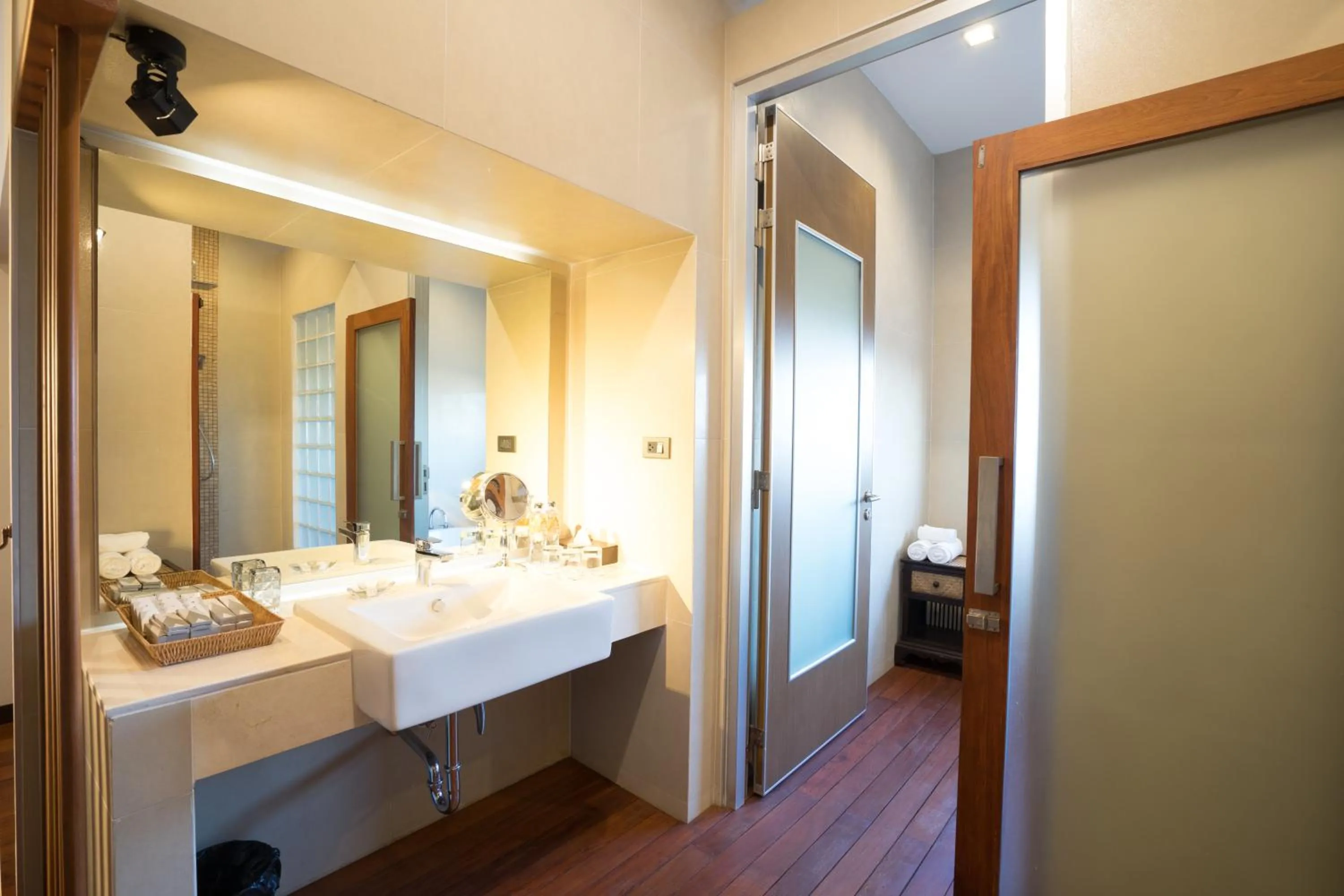 Bathroom, Bed in Amanta Hotel Nongkhai