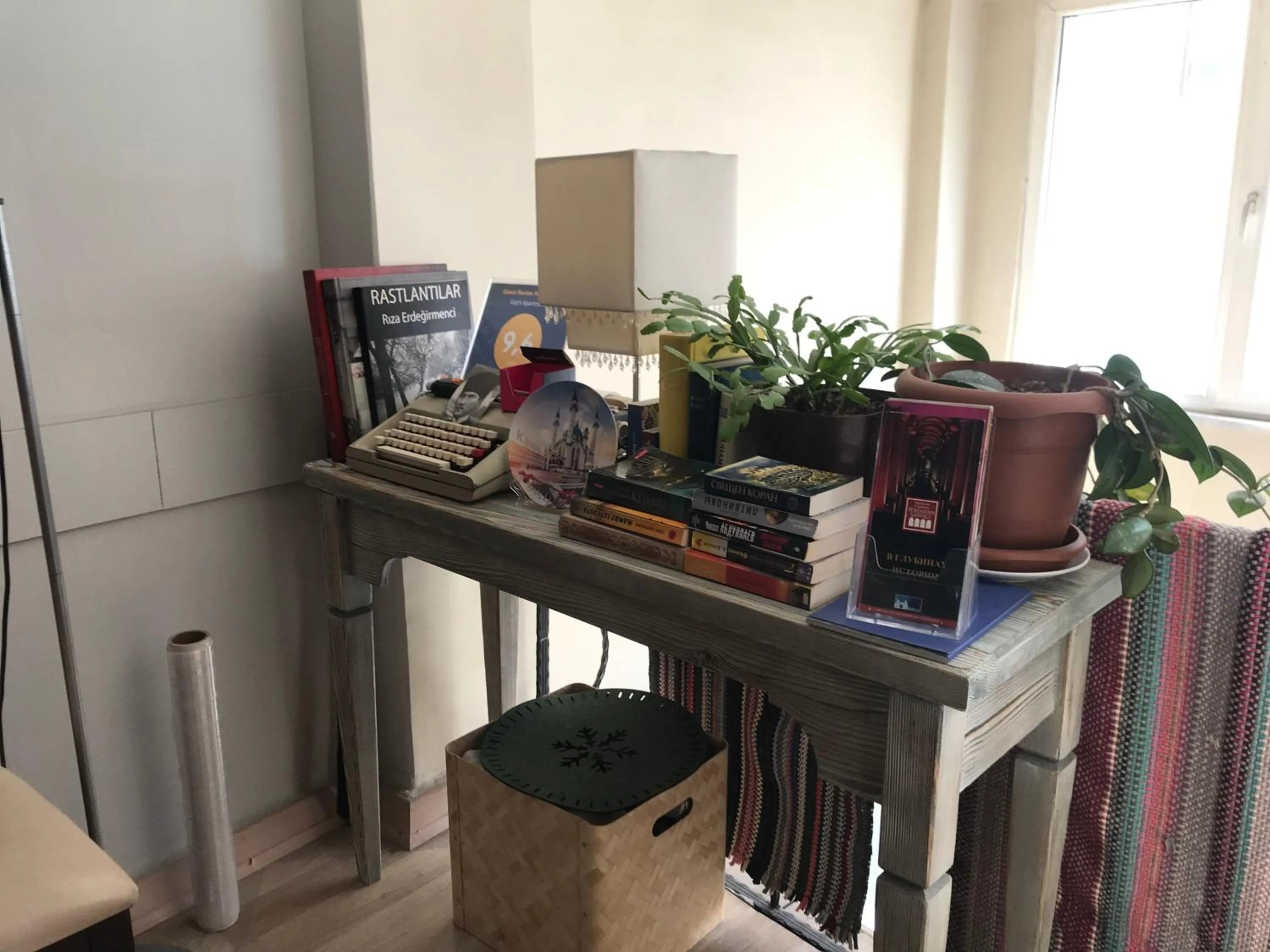 Decorative detail in Goji's Apartments