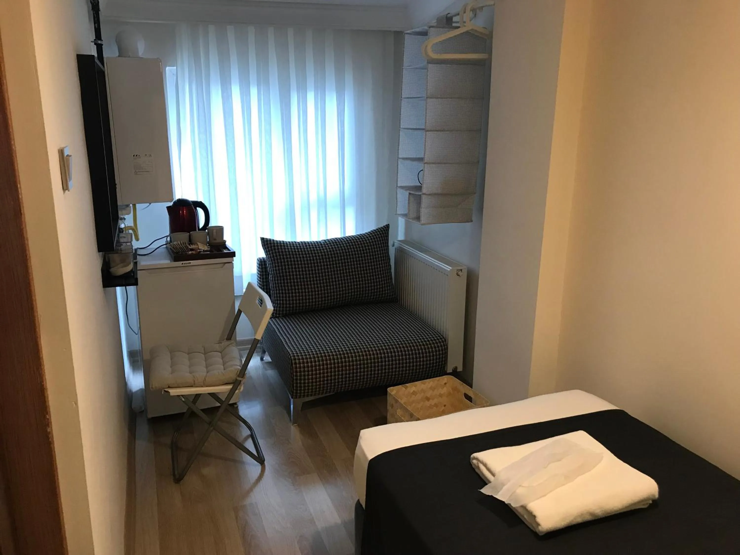 Coffee/tea facilities, Bed in Goji's Apartments