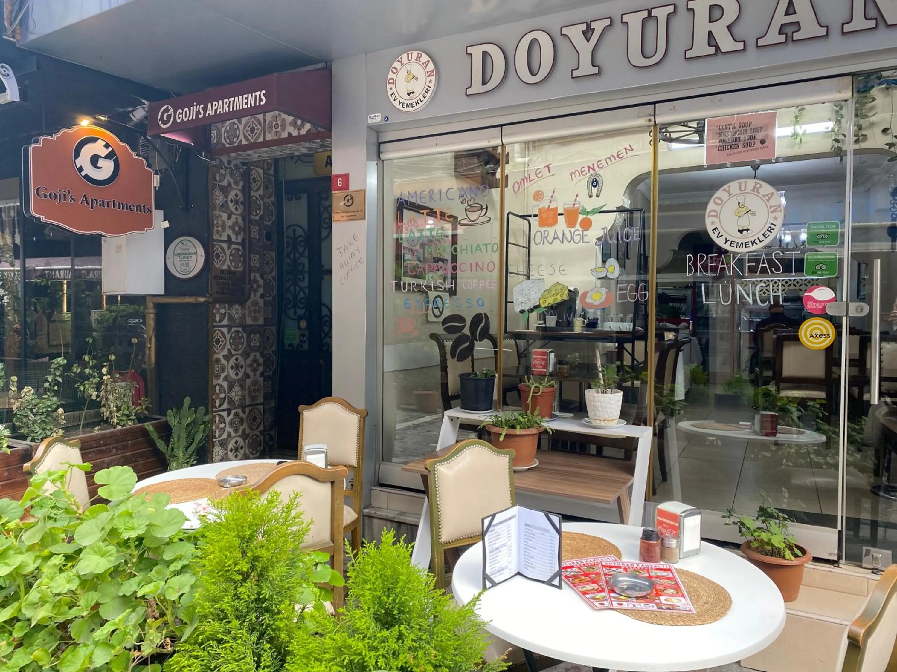 Restaurant/places to eat in Goji's Apartments