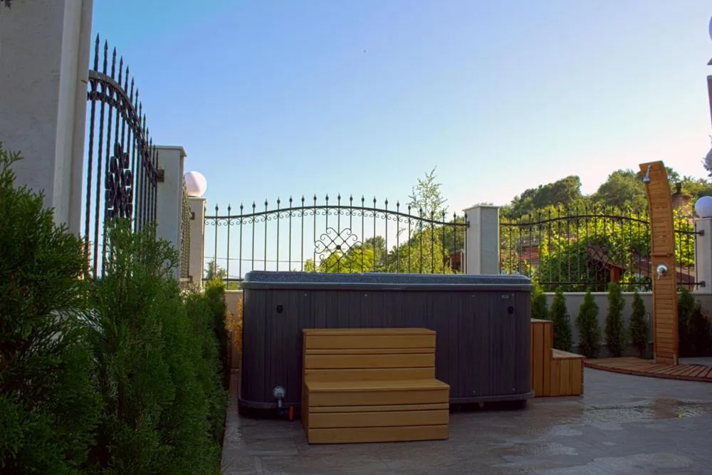 Hot Tub in Villa Katalina