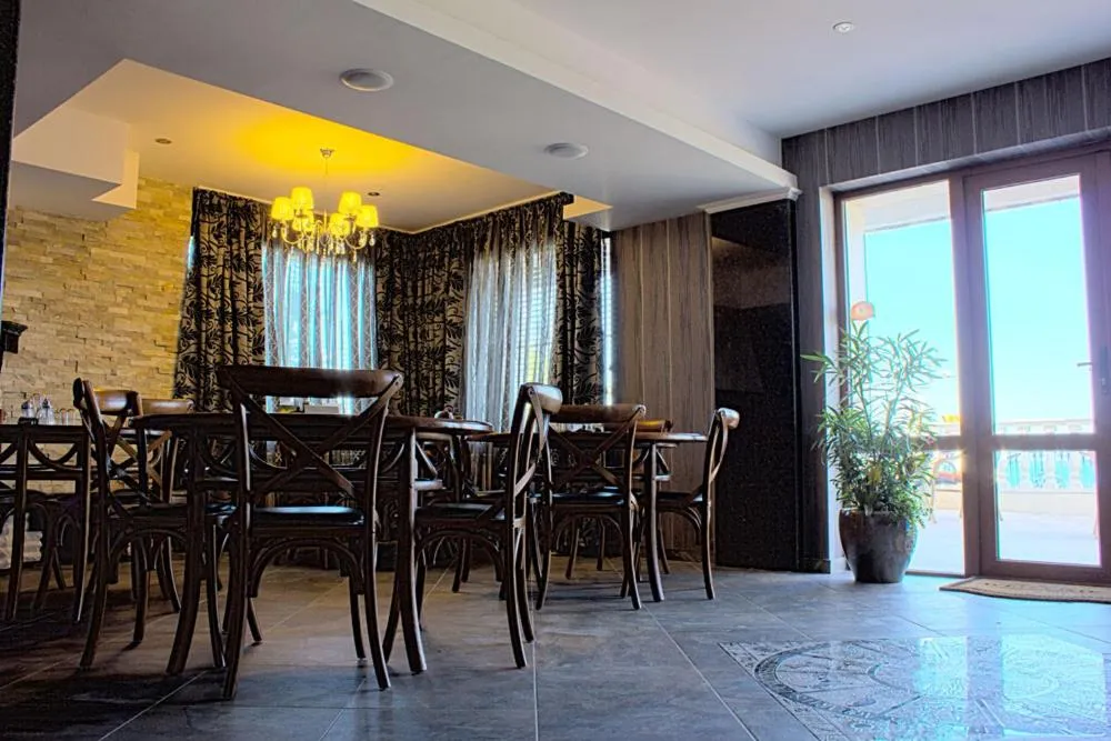 Restaurant/places to eat in Villa Katalina