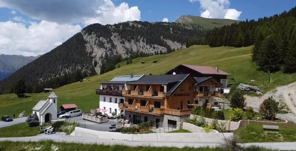 Property building in Hotel Regnum Zegg