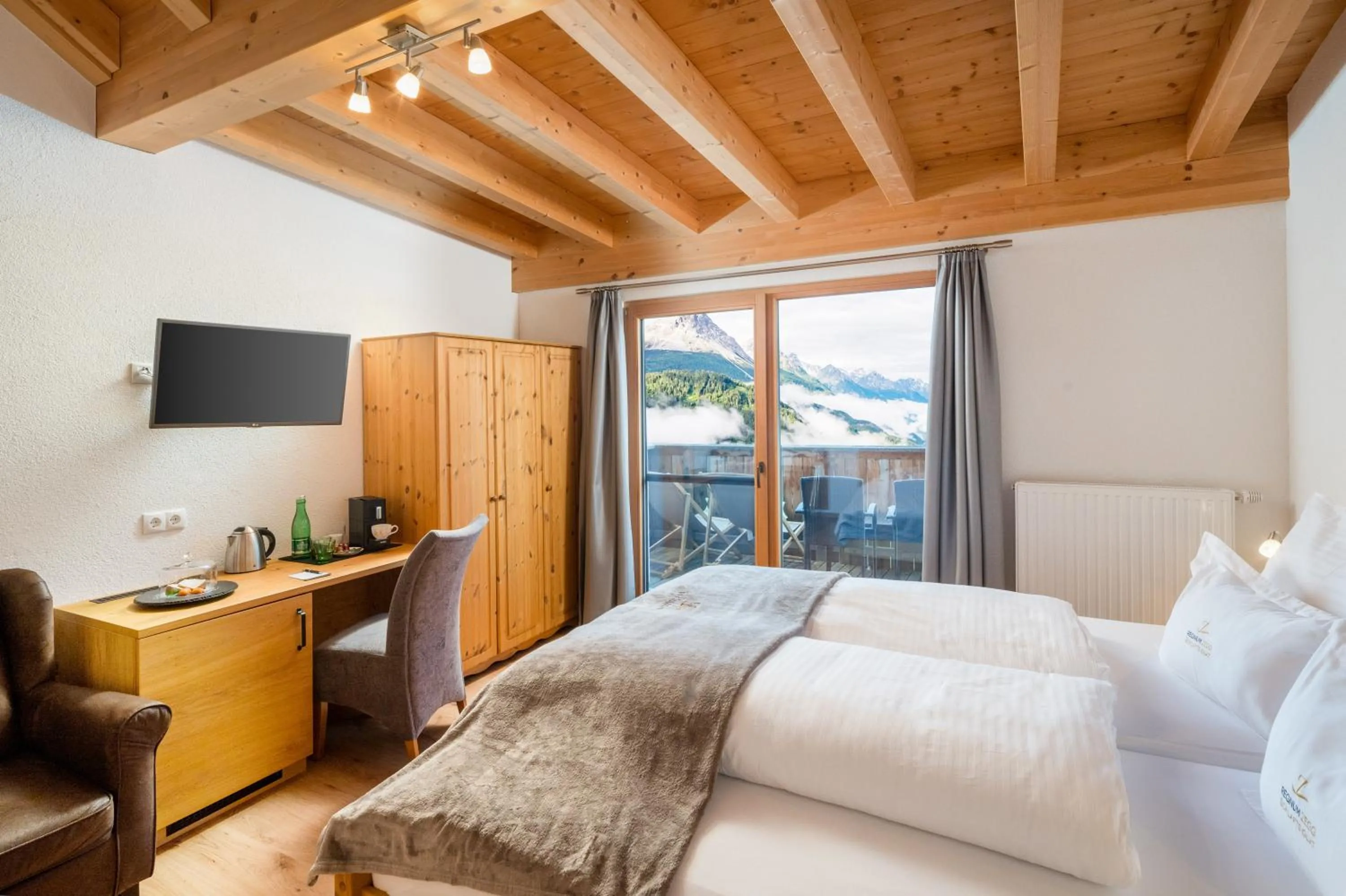 Bed in Hotel Regnum Zegg