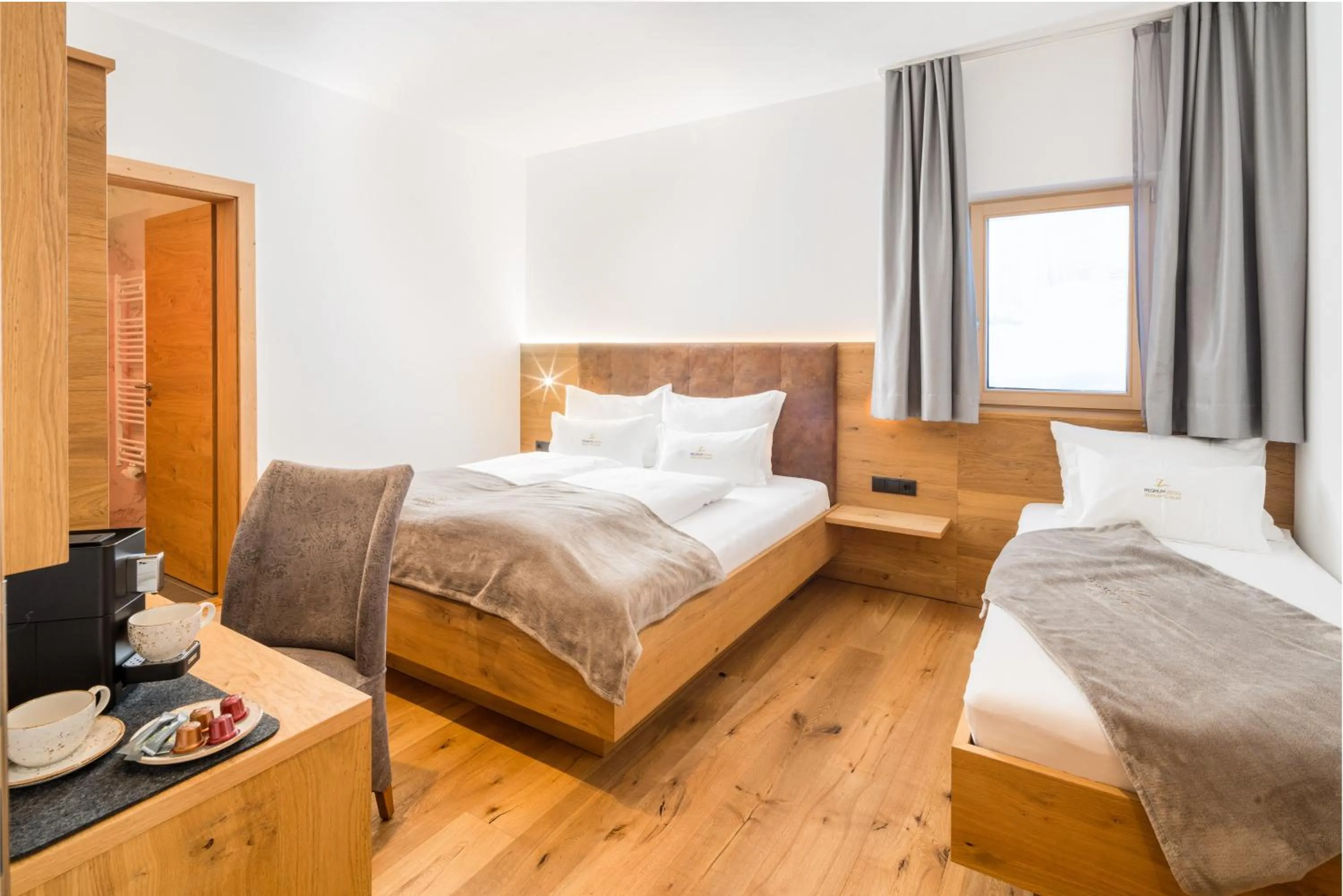 Bedroom, Bed in Hotel Regnum Zegg
