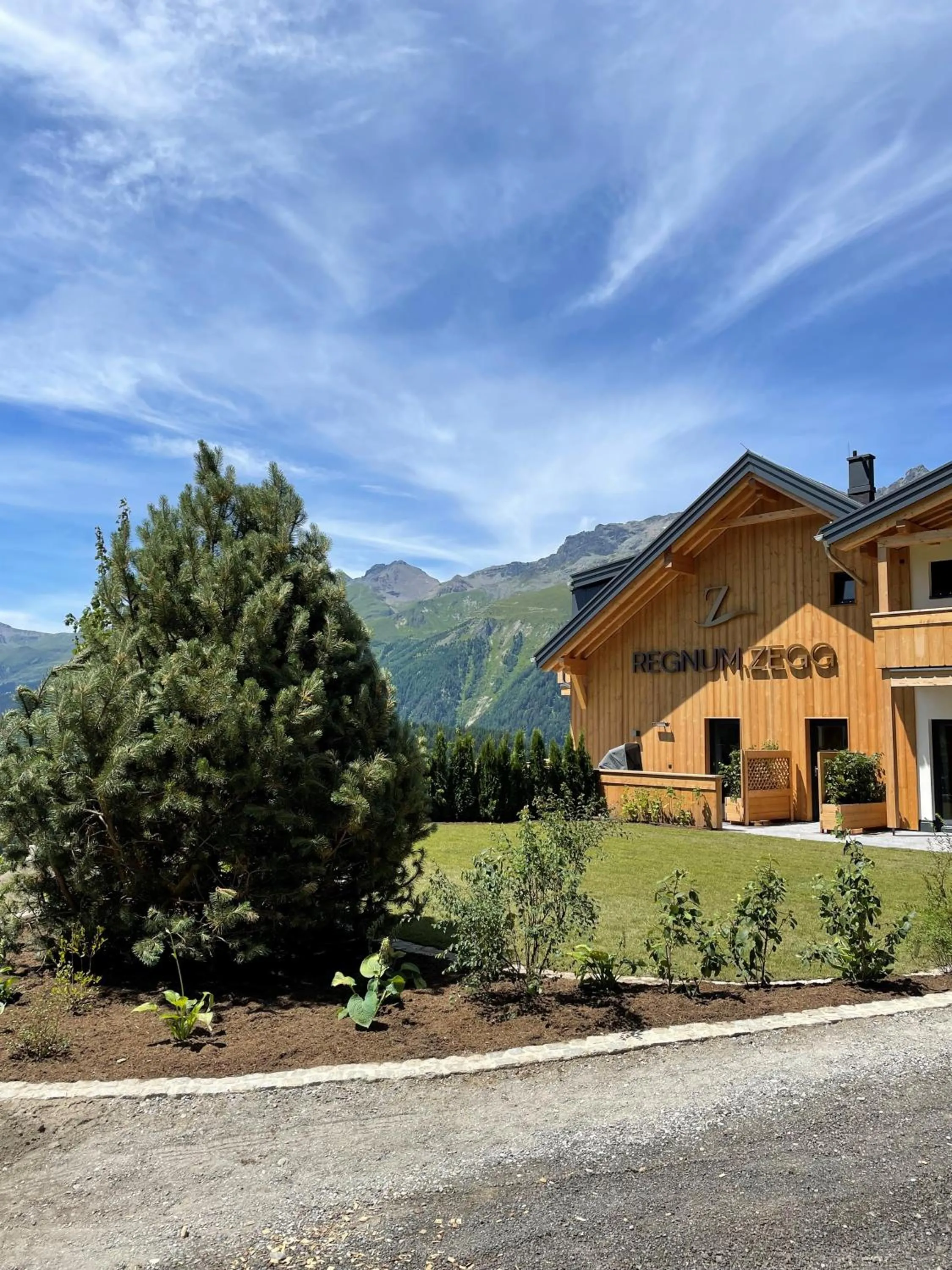 Property building in Hotel Regnum Zegg