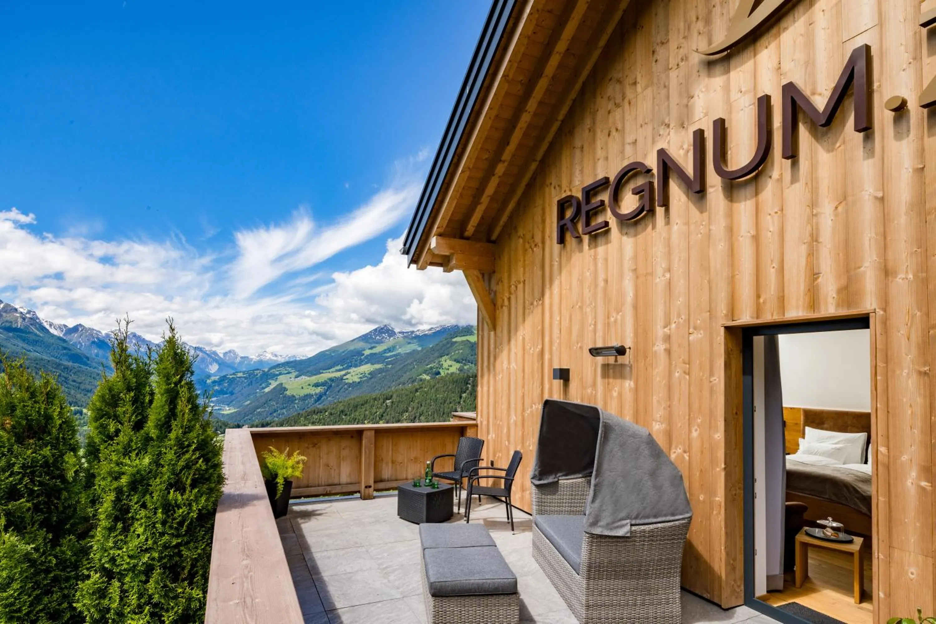 Property building in Hotel Regnum Zegg