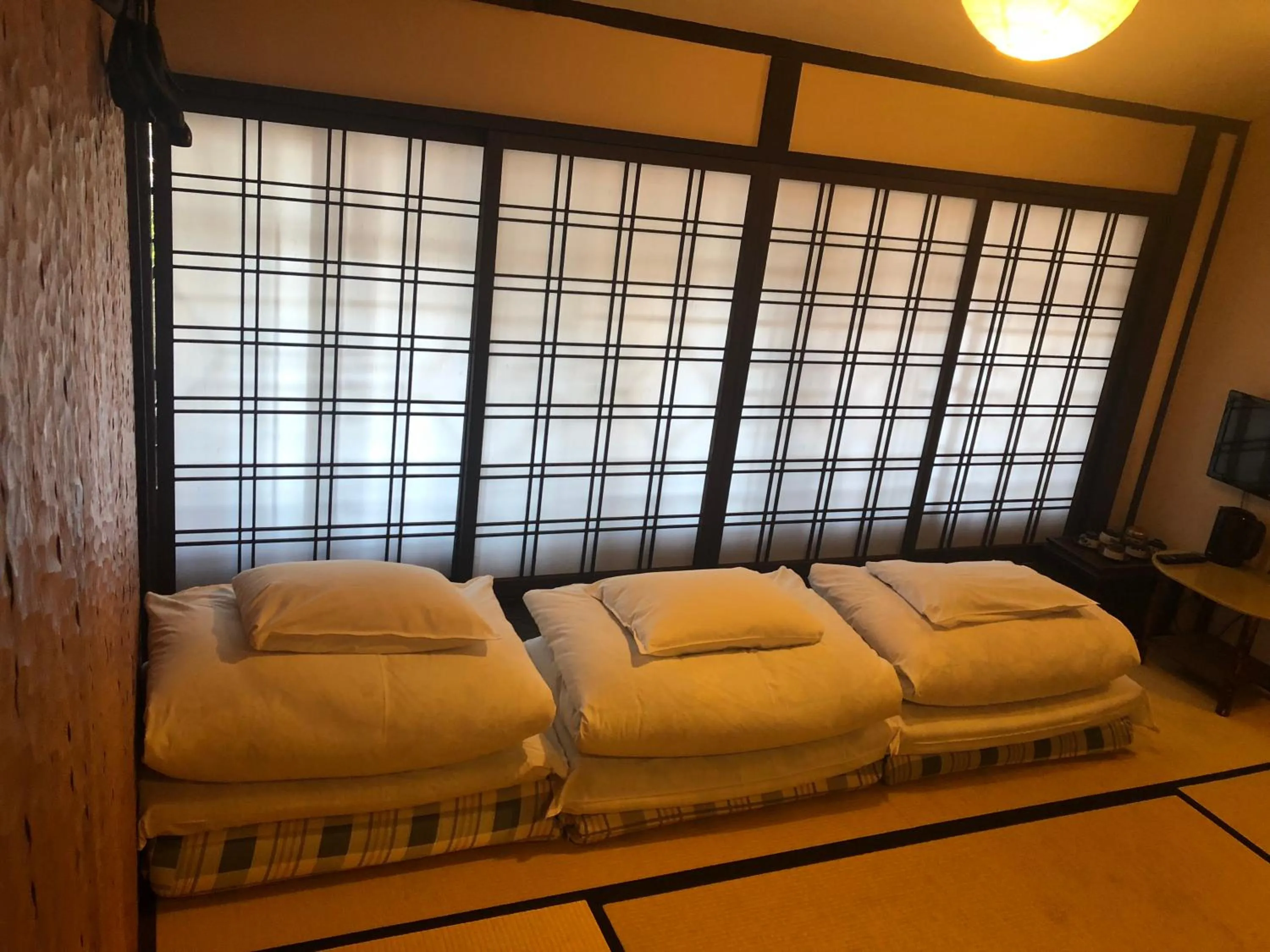 Photo of the whole room, Bed in Roman Kan