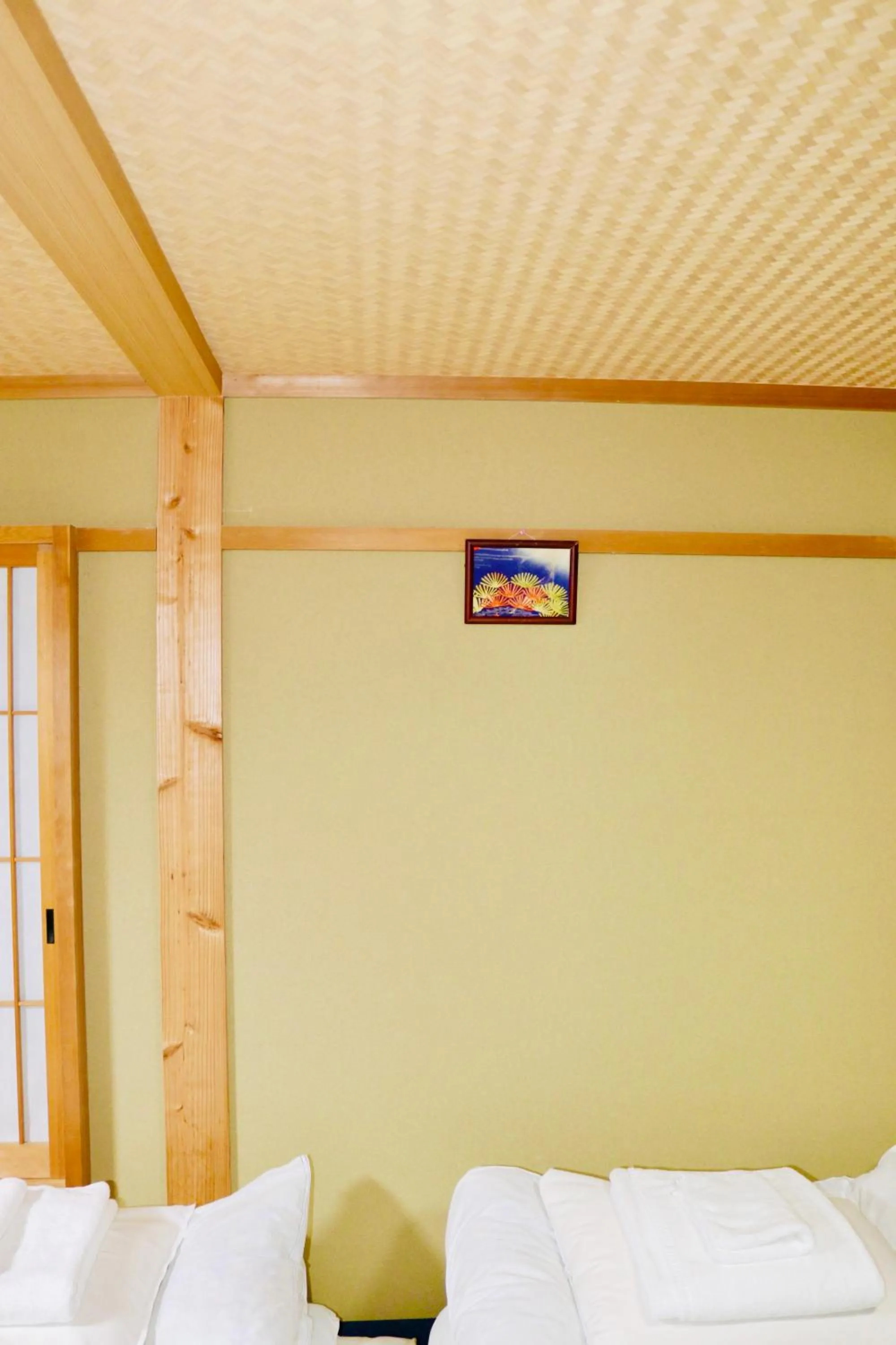 Photo of the whole room, Bed in Roman Kan