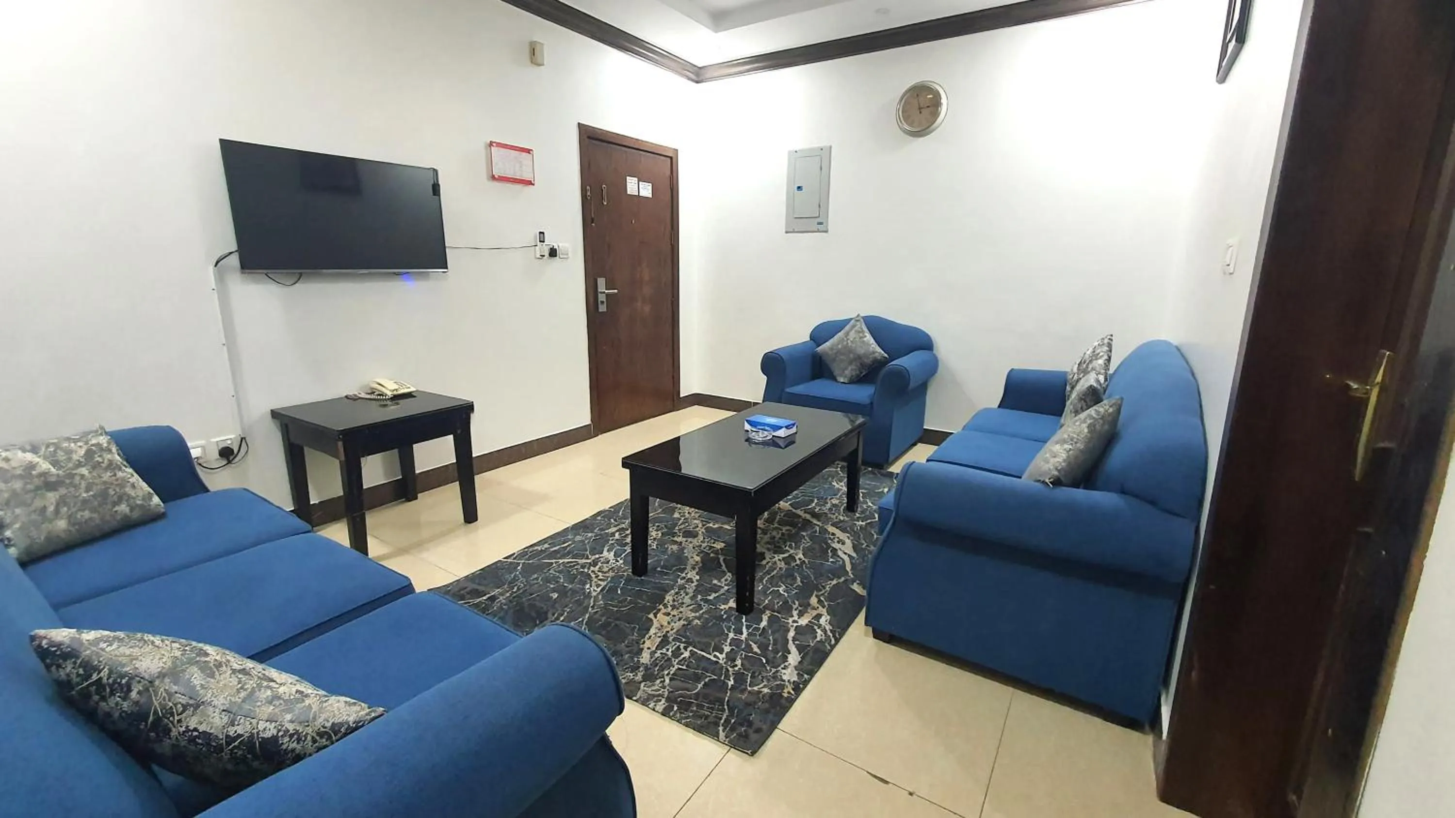 Communal lounge/ TV room in شقق نطوان للشقق المخدومة