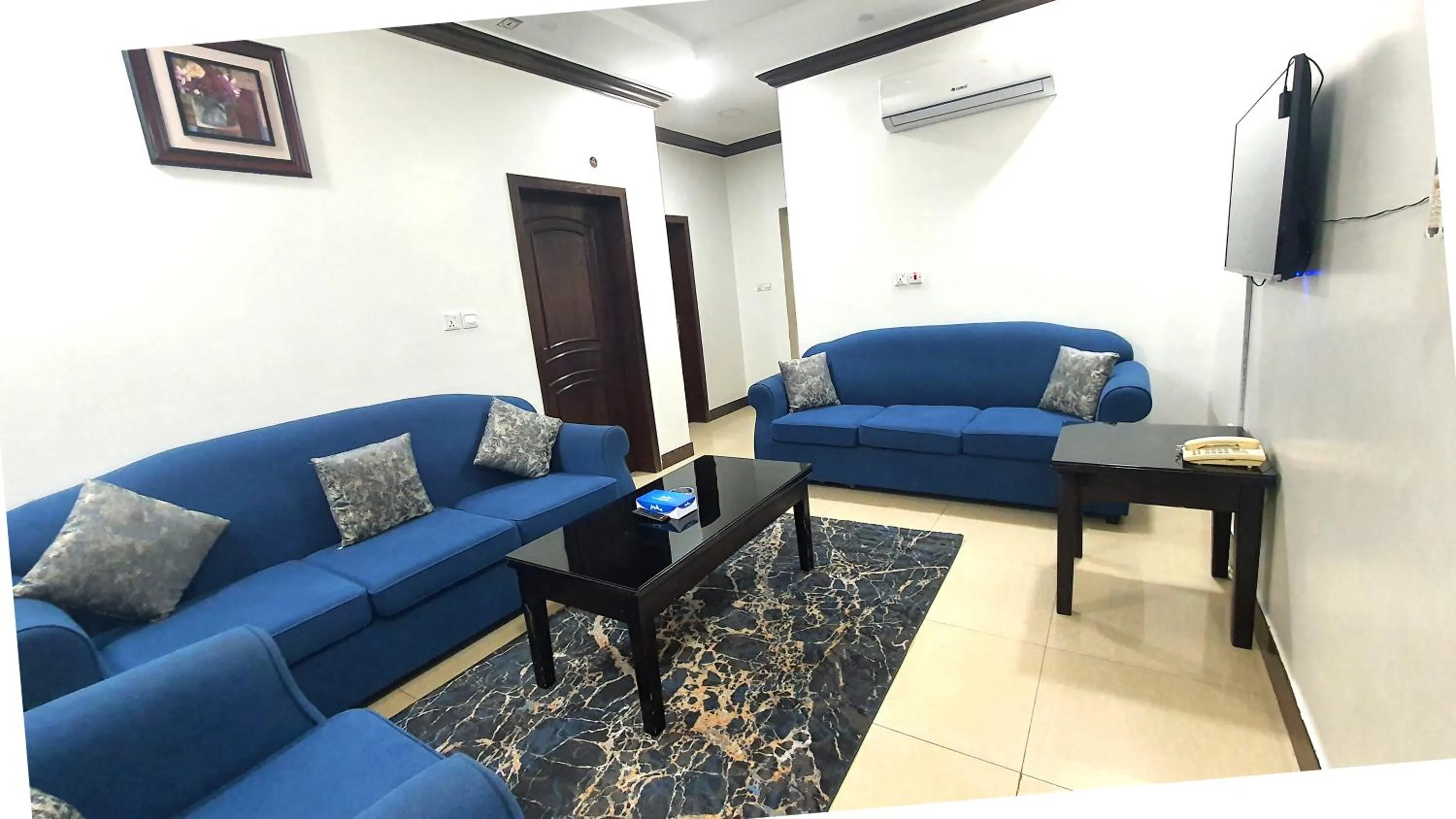 Communal lounge/ TV room in شقق نطوان للشقق المخدومة