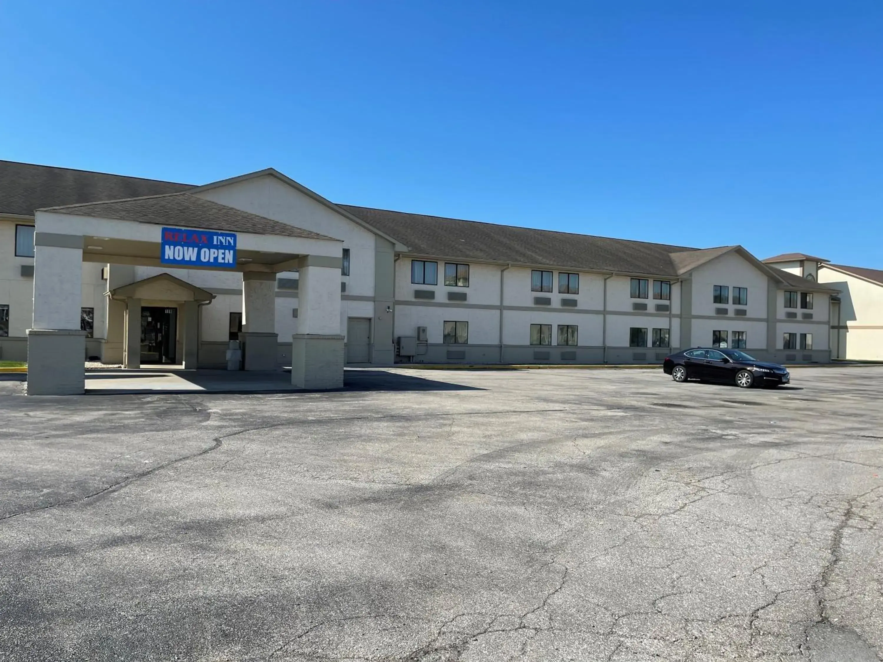 Property building in Relax Inn Property building in Relax Inn