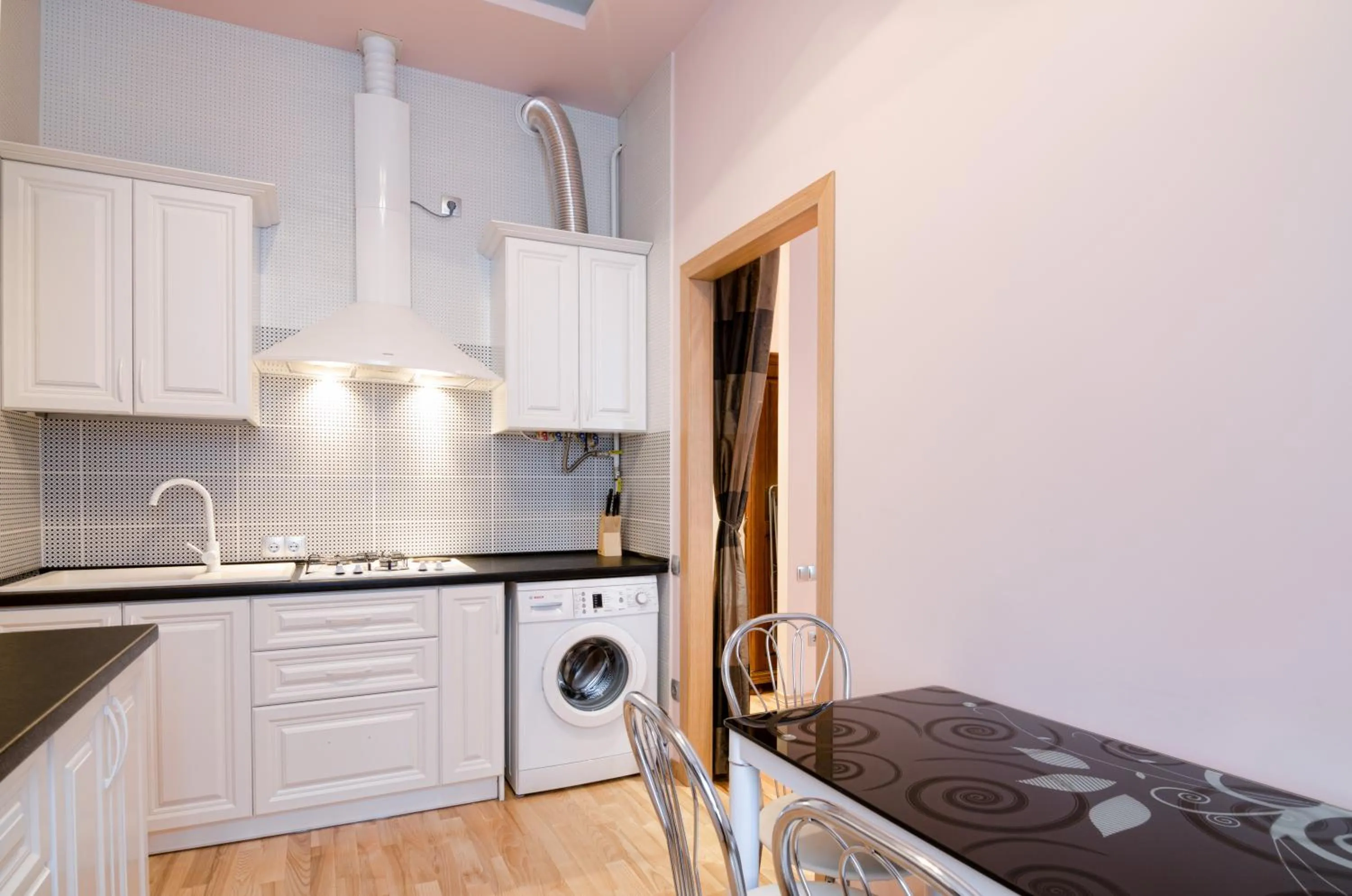 Kitchen or kitchenette in LEOGRAND Apartments on Doroshenka 34