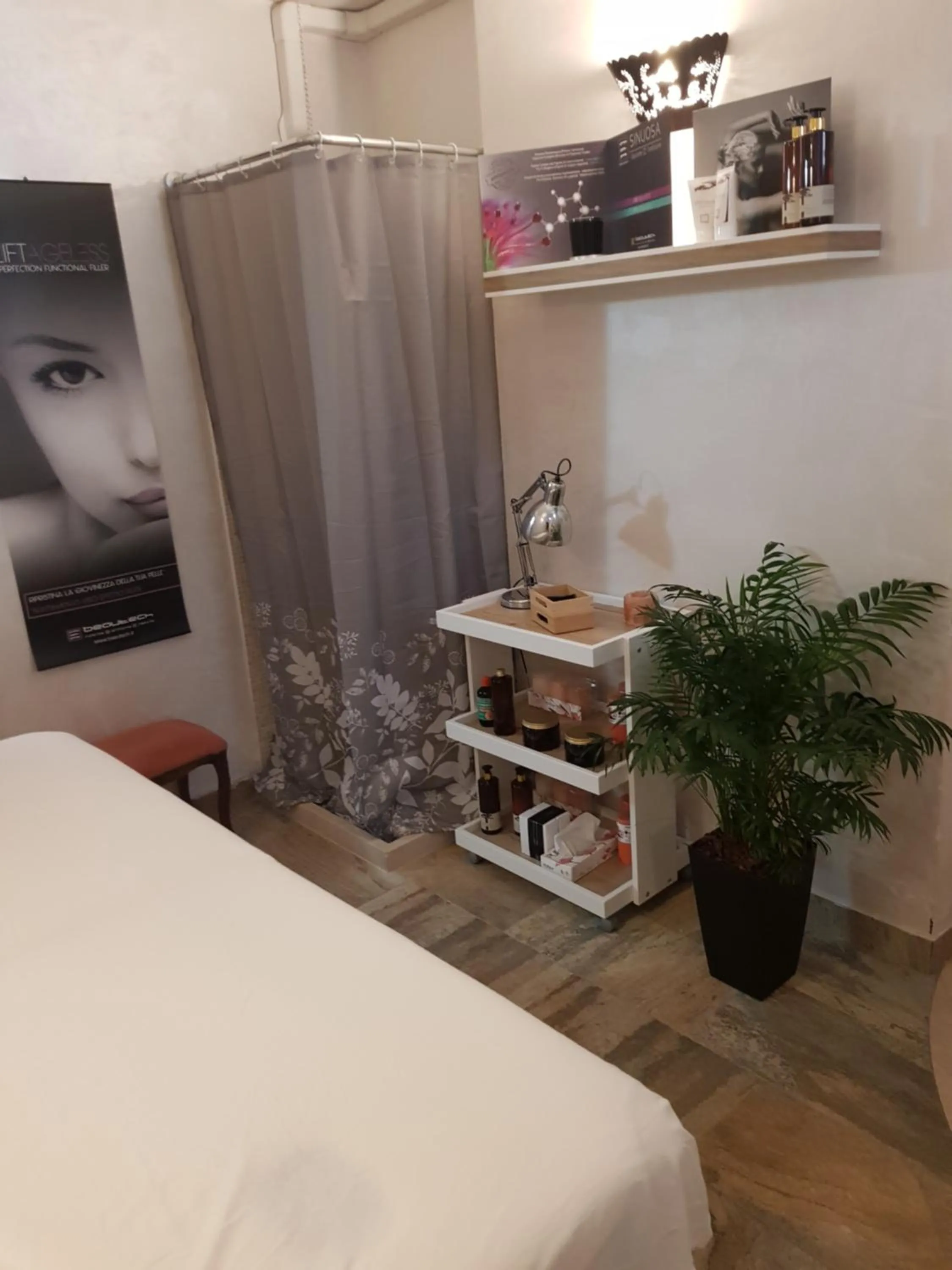 Massage, Bed in Aurelia Garden Gold B&B