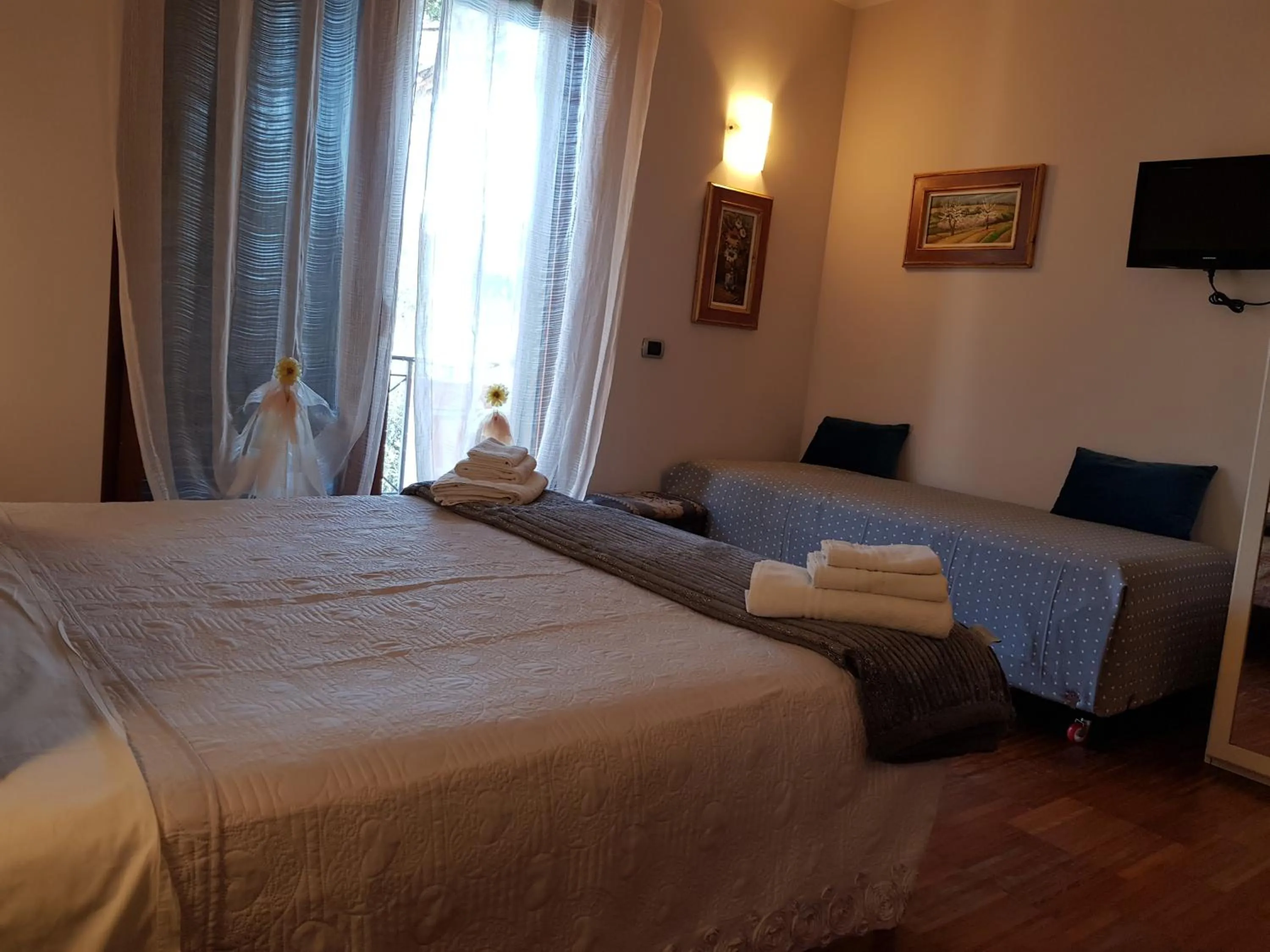 Photo of the whole room, Bed in Aurelia Garden Gold B&B