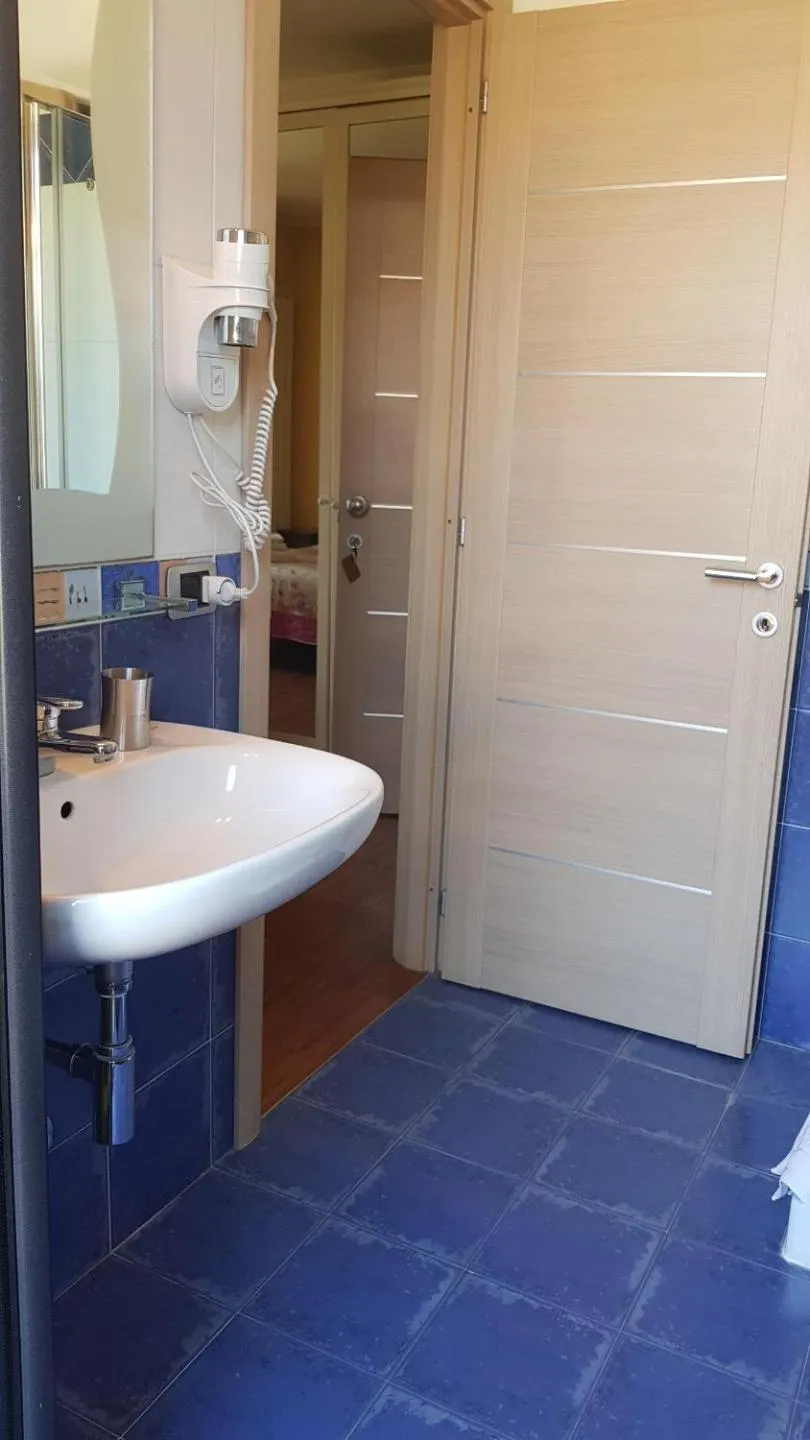 Bathroom in Aurelia Garden Gold B&B