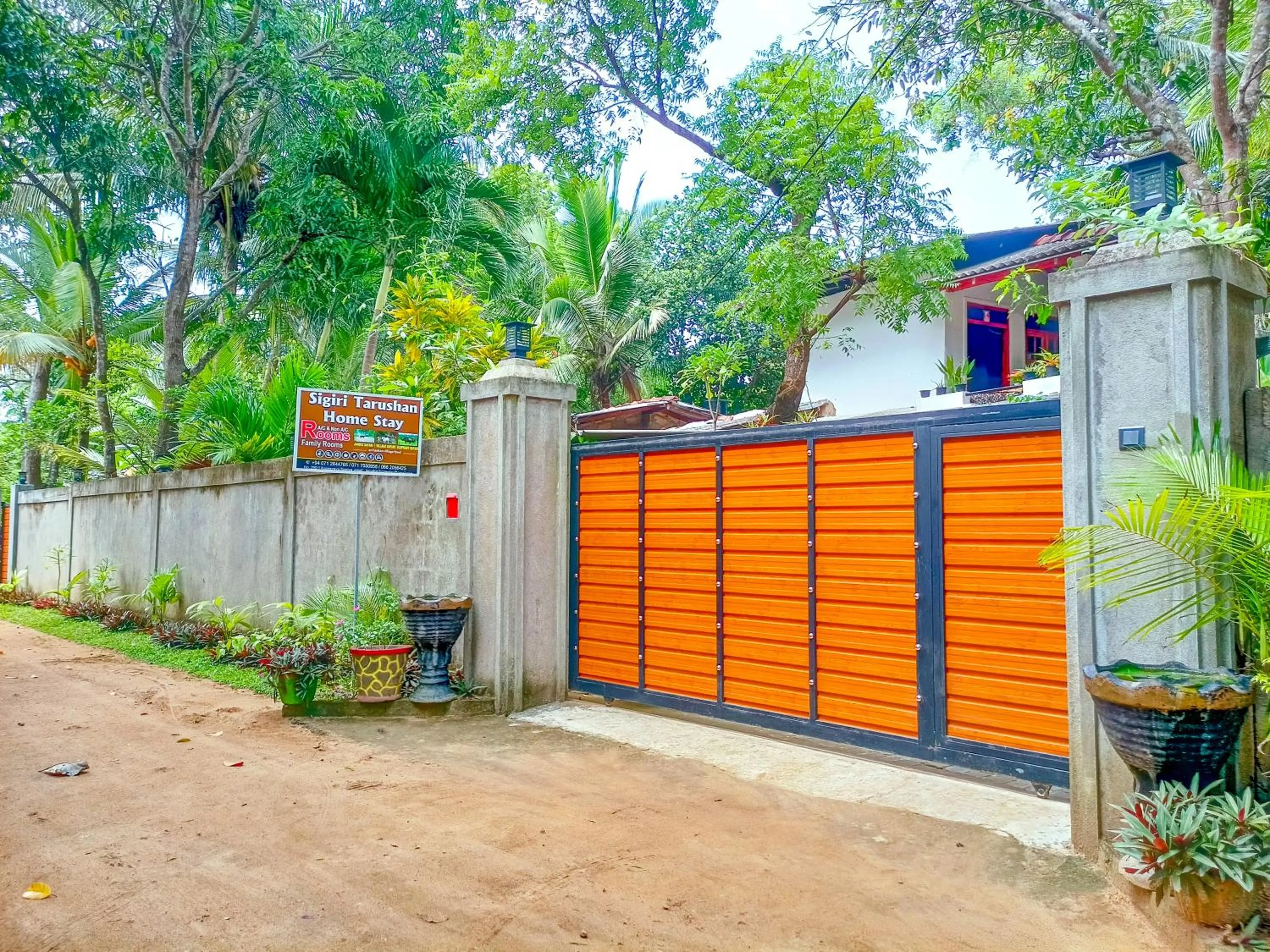 Garden view in Sigiri Tarushan Home Stay