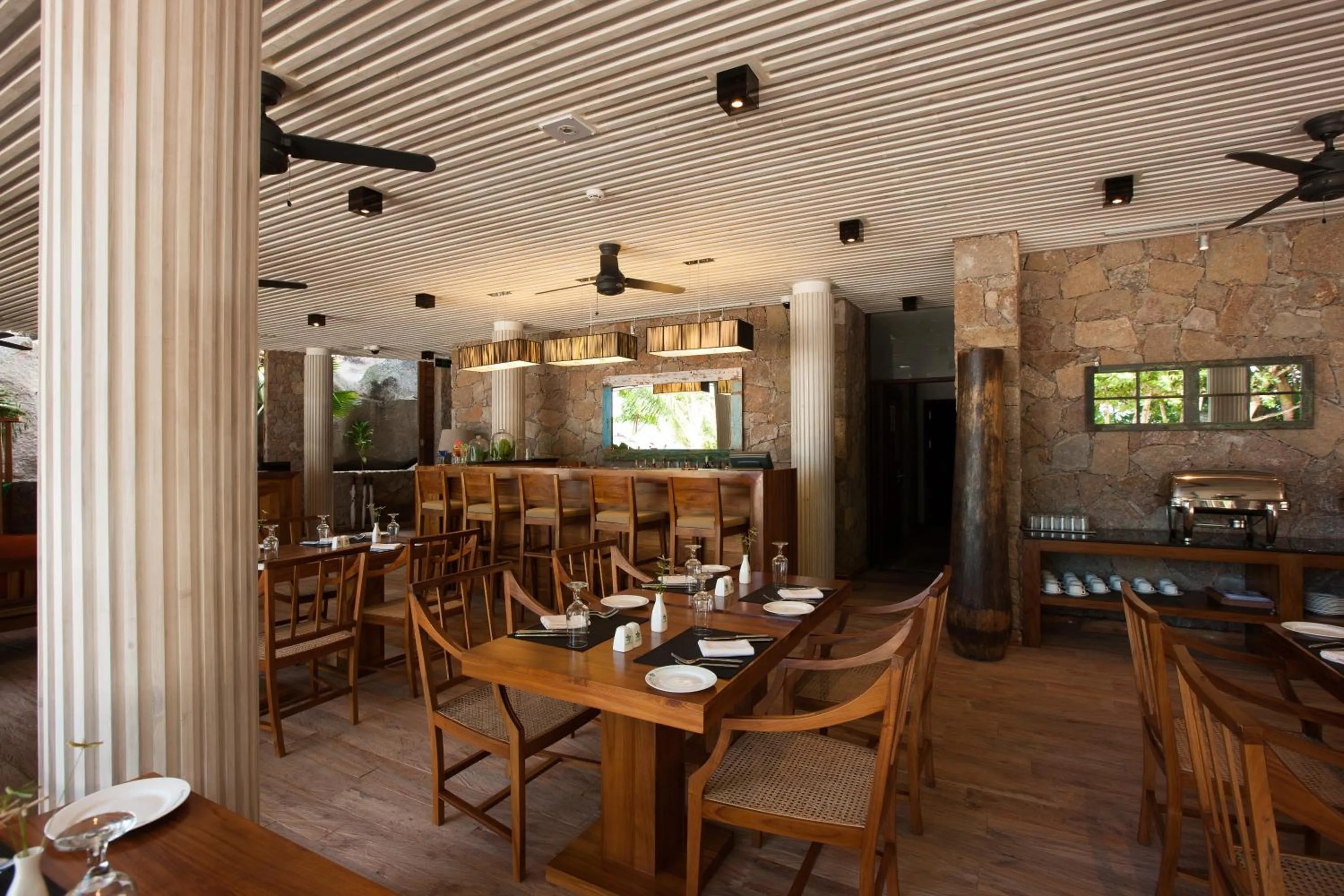 Restaurant/places to eat in Le Relax Luxury Lodge