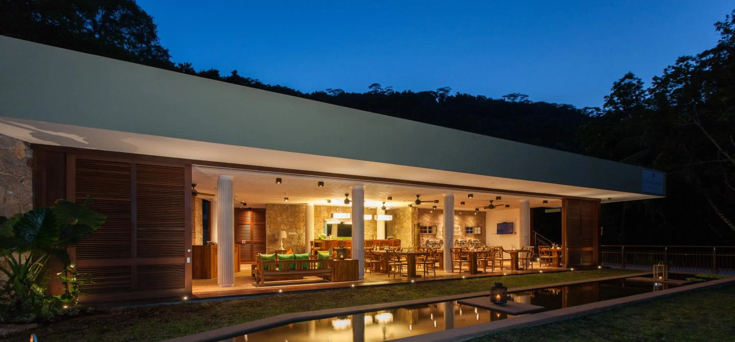 Restaurant/places to eat in Le Relax Luxury Lodge