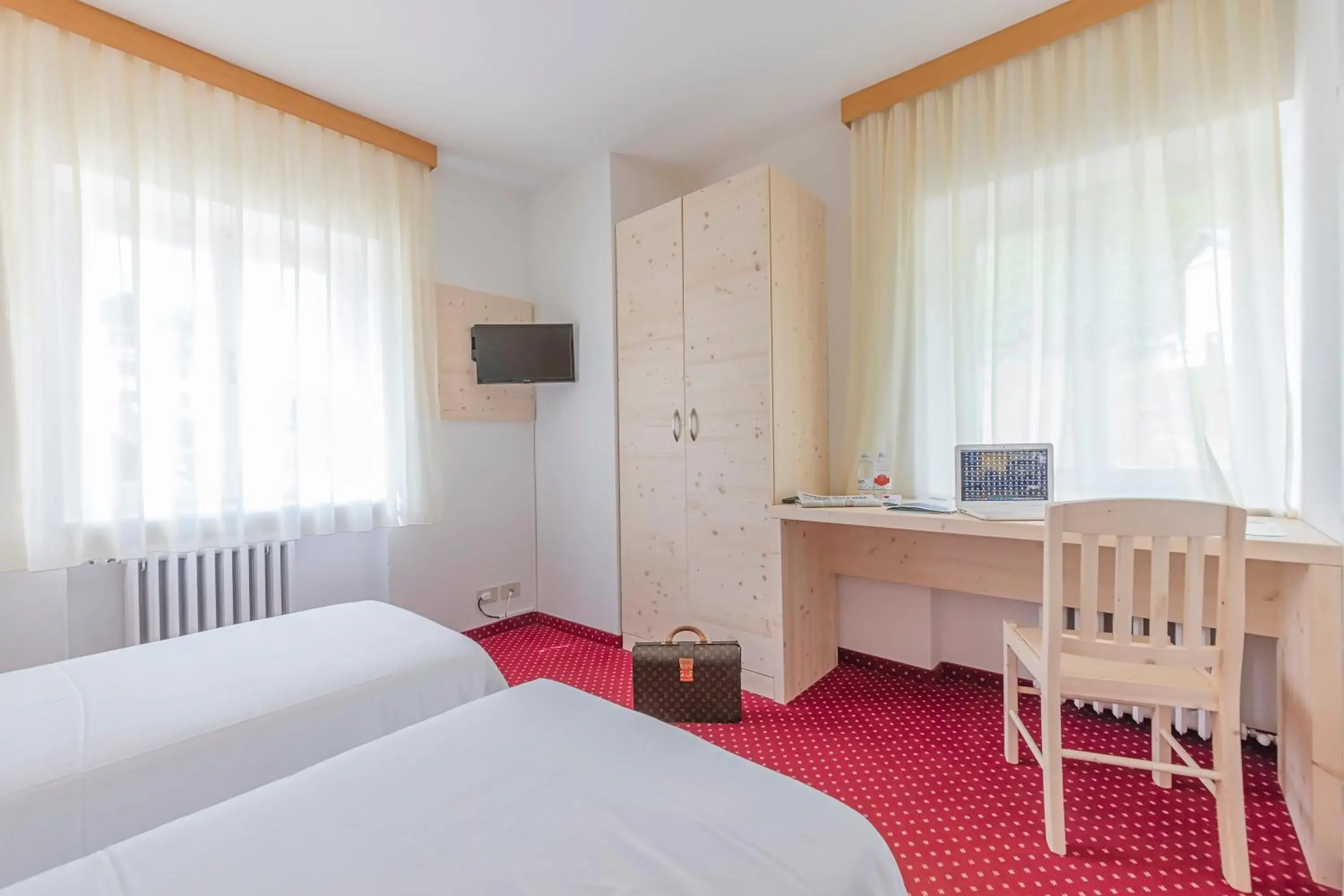 Day, Bed in Hotel Sorapiss Day, Bed in Hotel Sorapiss