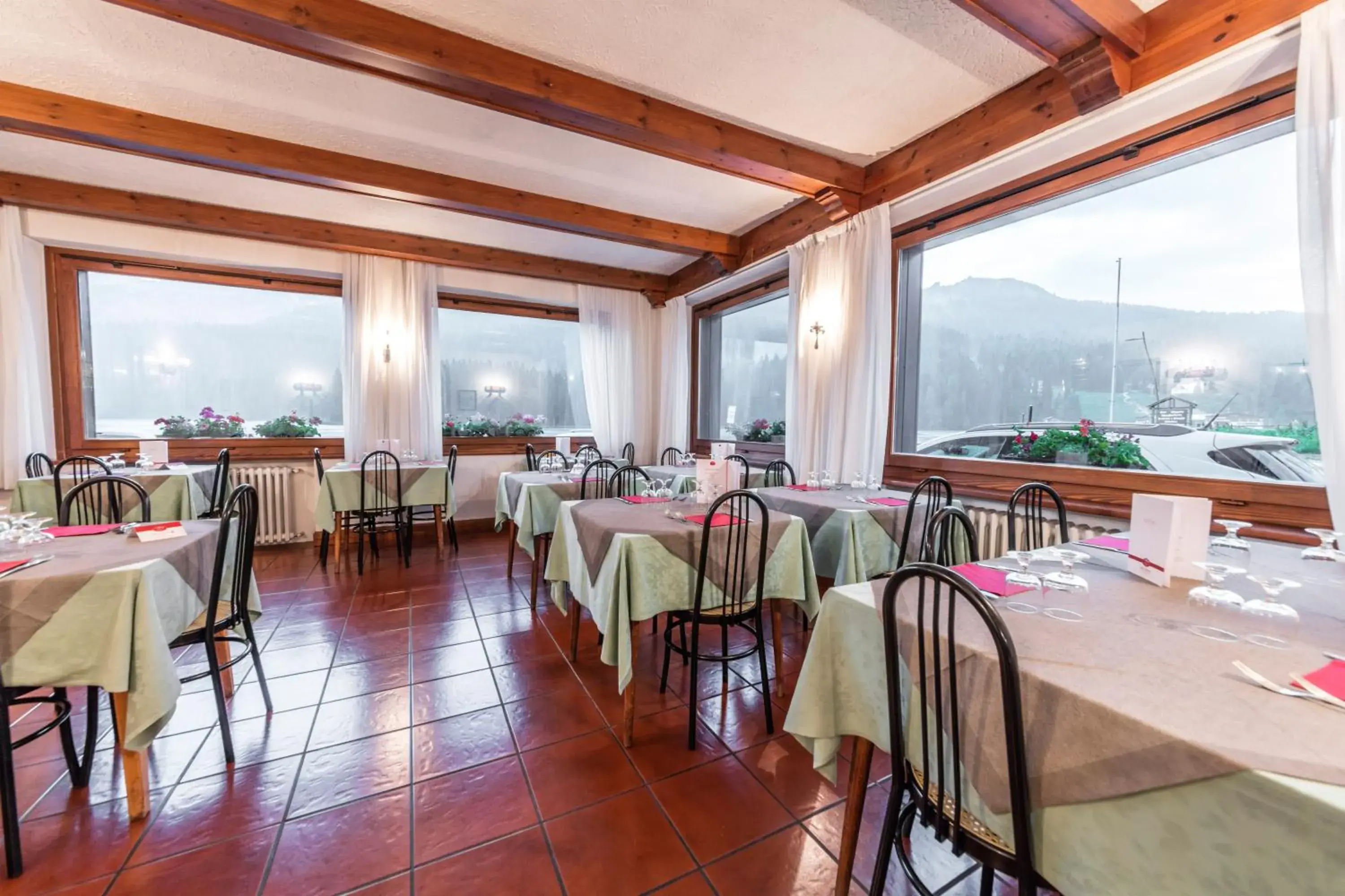 Restaurant/places to eat in Hotel Sorapiss Restaurant/places to eat in Hotel Sorapiss