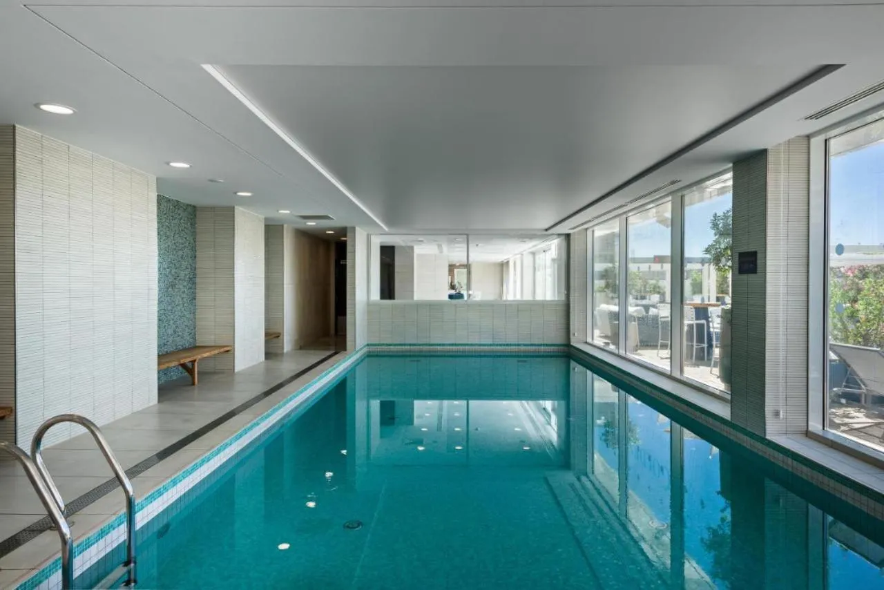Swimming pool in Golden Tulip Marseille Euromed