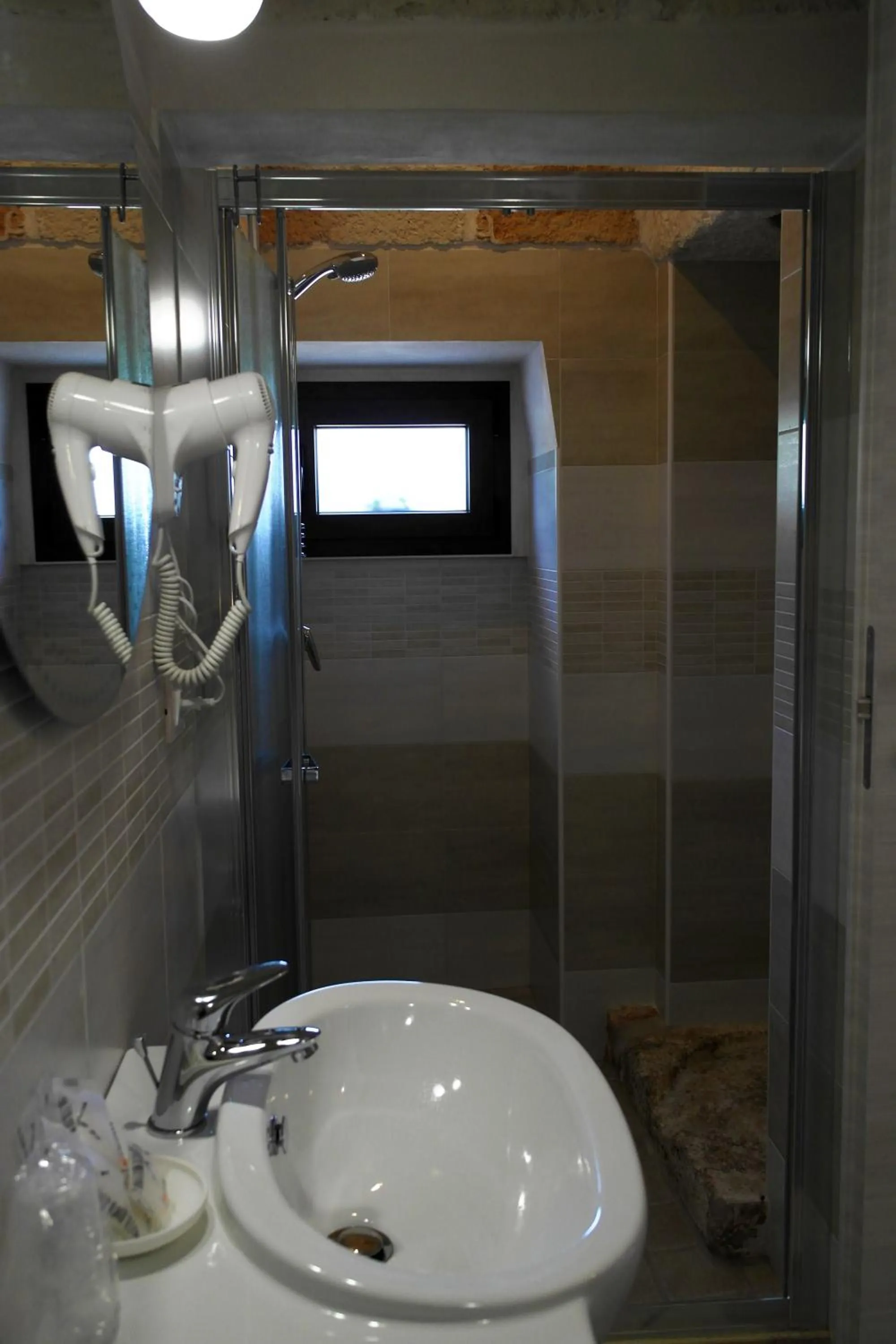 Shower in B&B Demetra