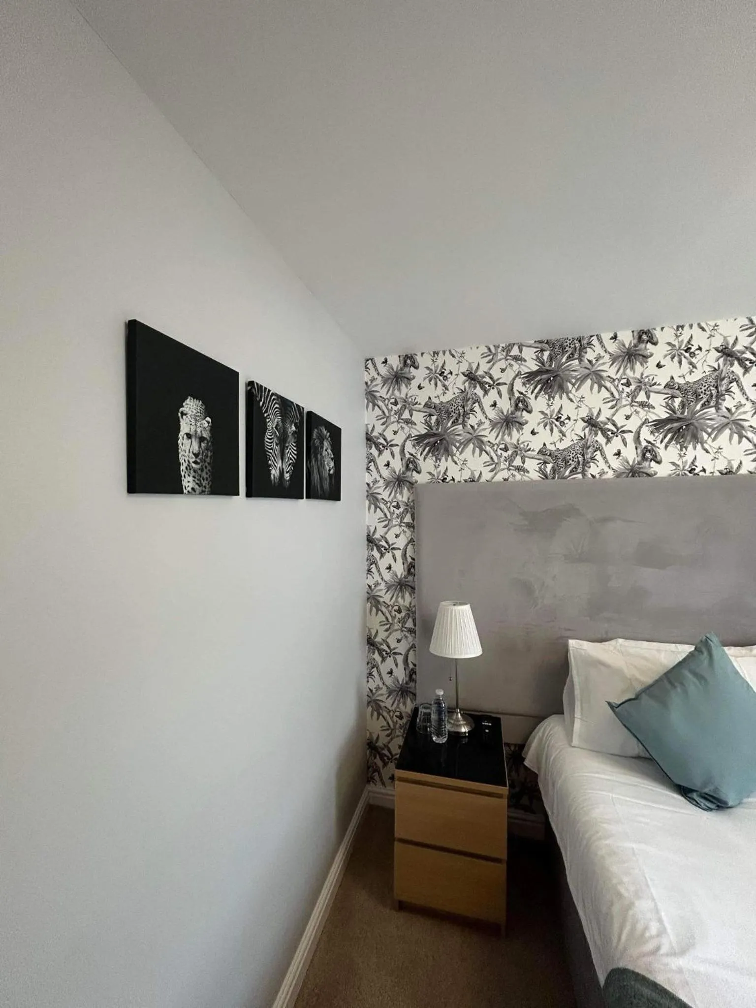 Bedroom, Bed in Swan Hotel