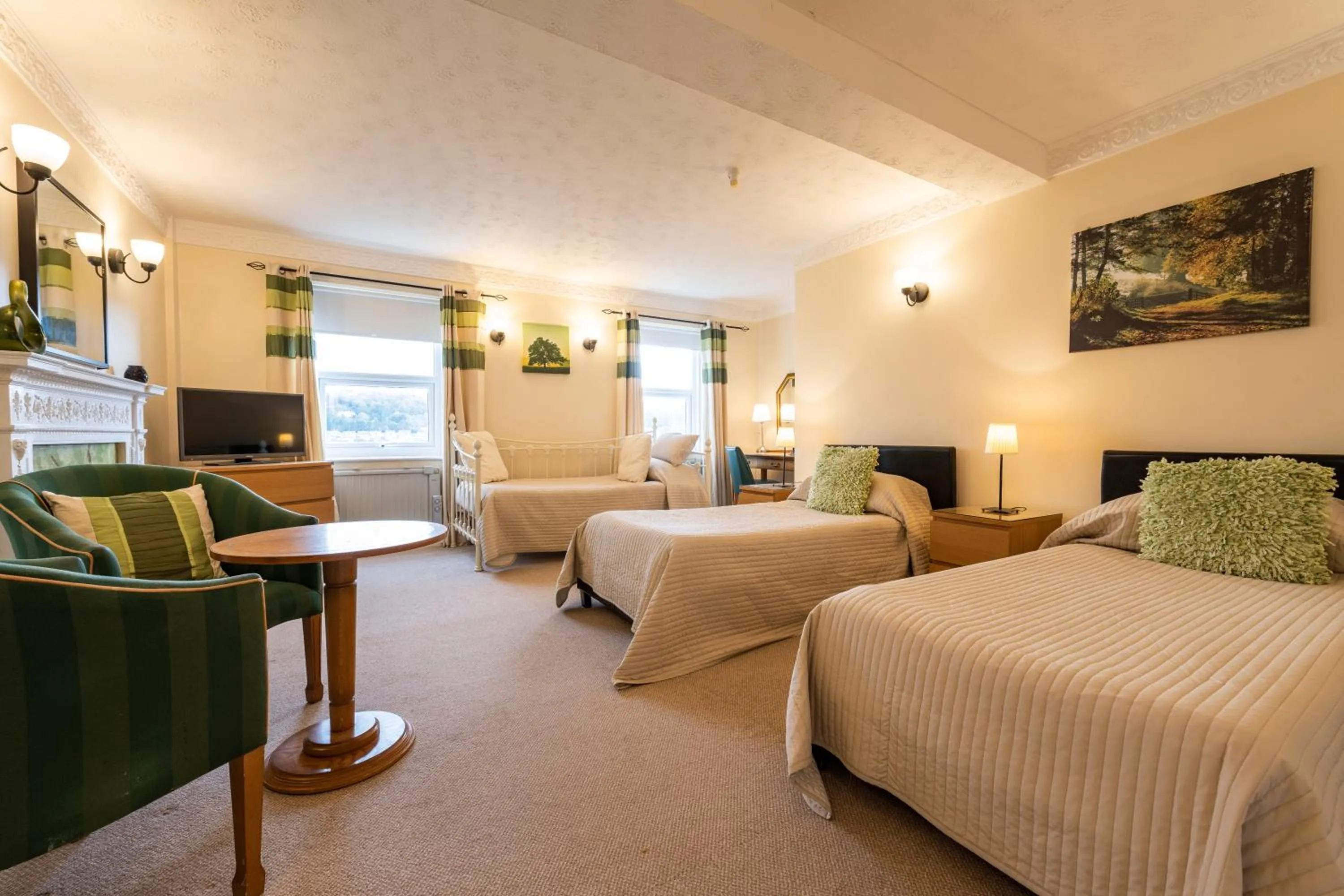 Bedroom, Bed in Swan Hotel