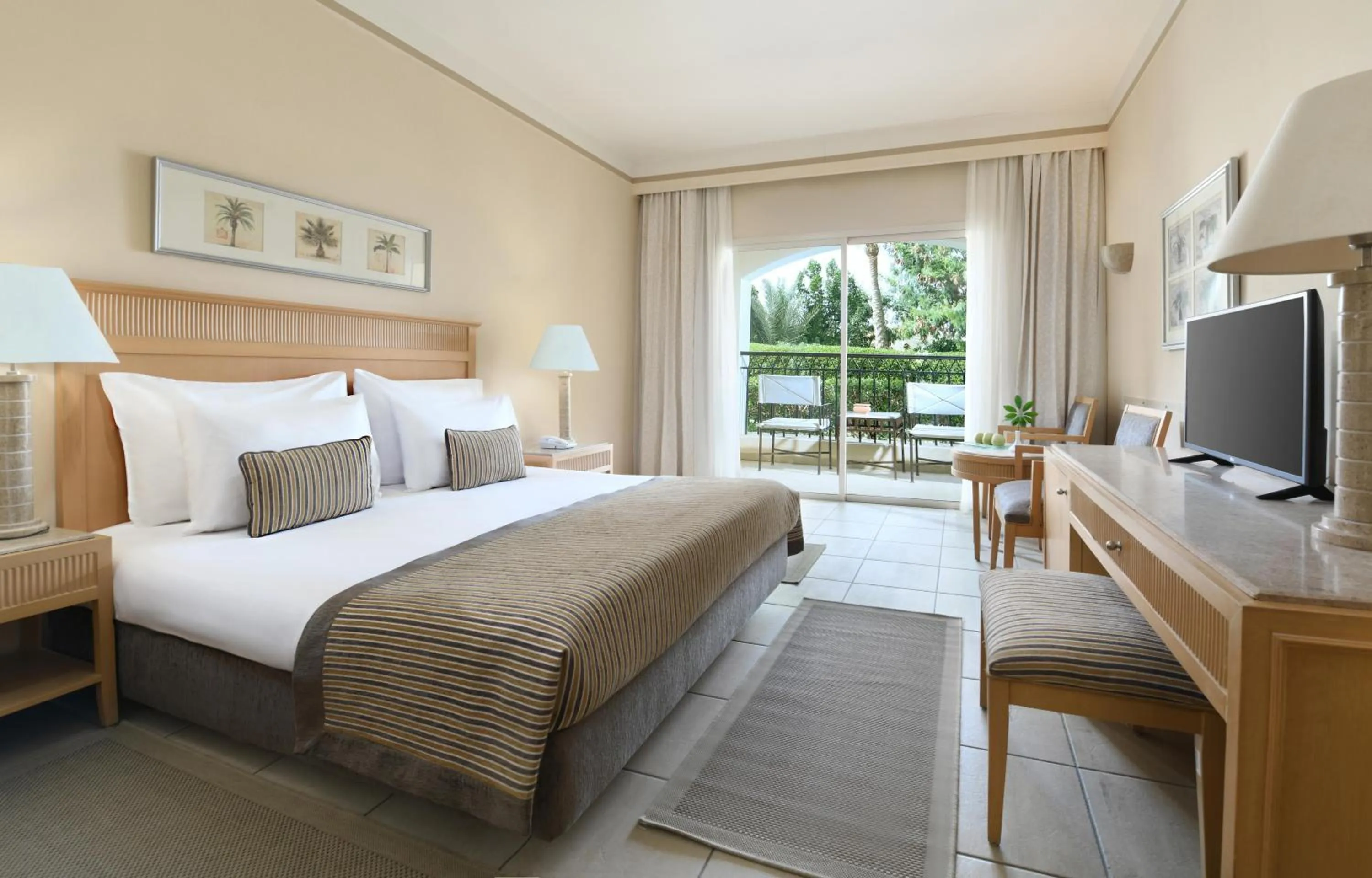 Photo of the whole room, Bed in JAZ Makadi Star & Spa