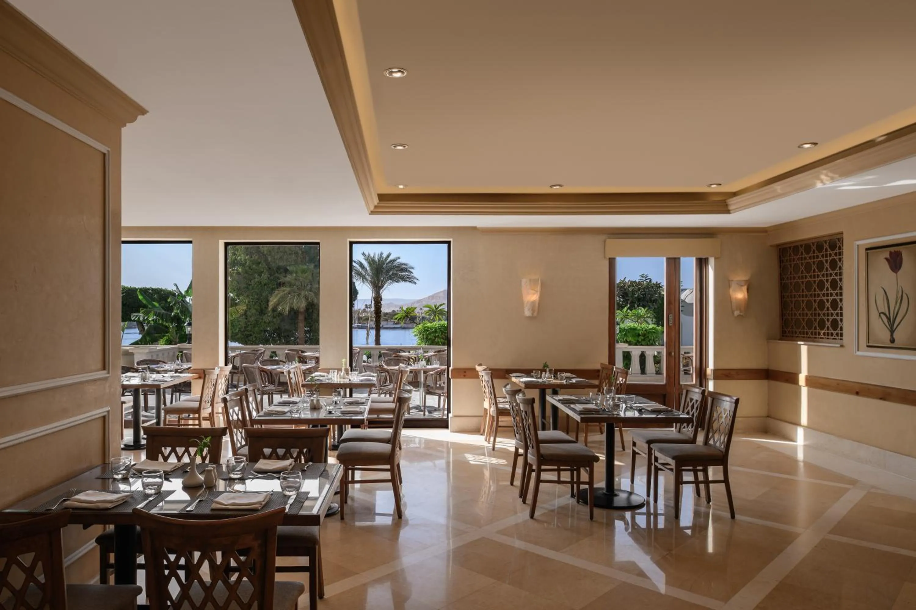 Restaurant/places to eat in Iberotel Luxor