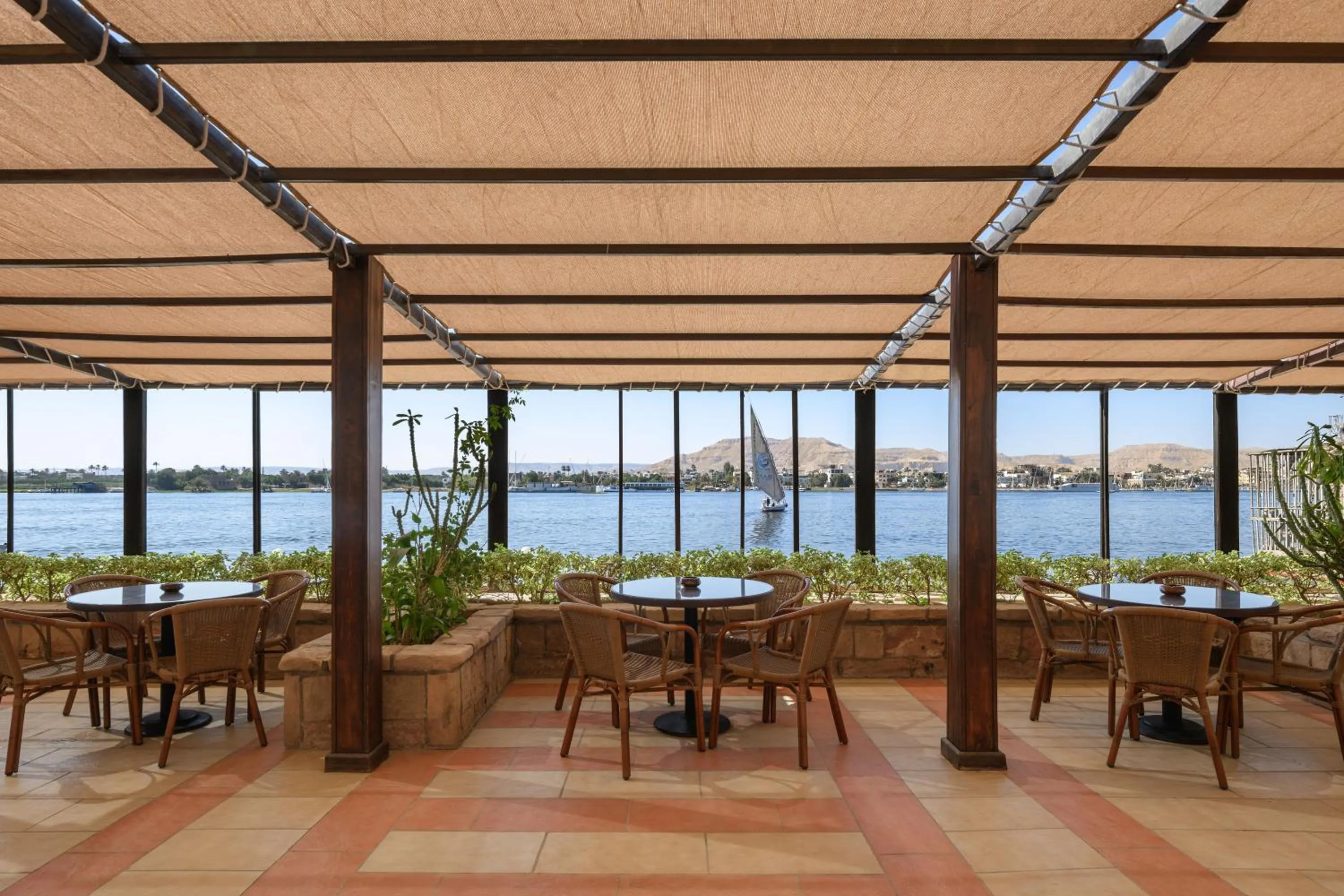 Restaurant/places to eat in Iberotel Luxor