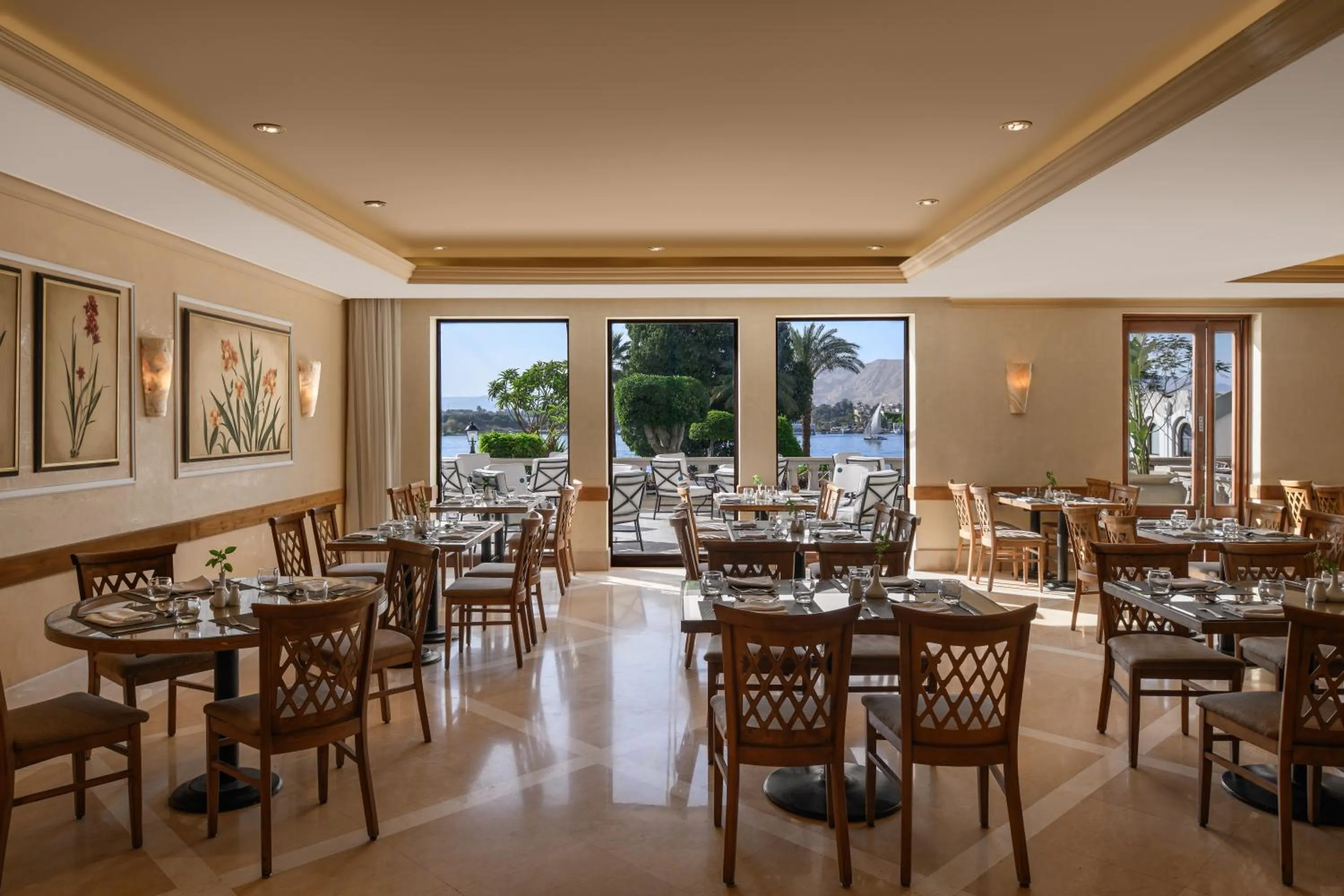 Restaurant/places to eat in Iberotel Luxor