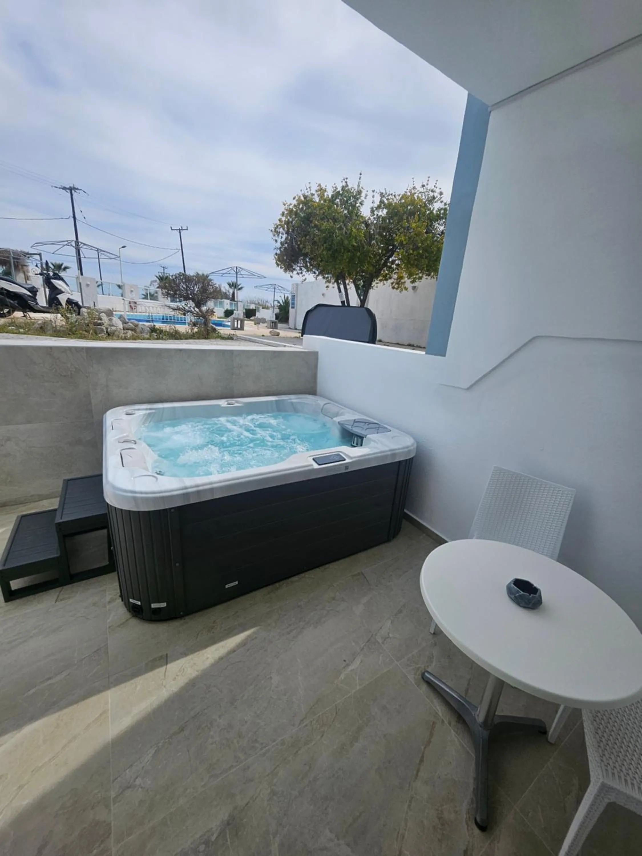Hot Tub in Casa Blue Sarantis
