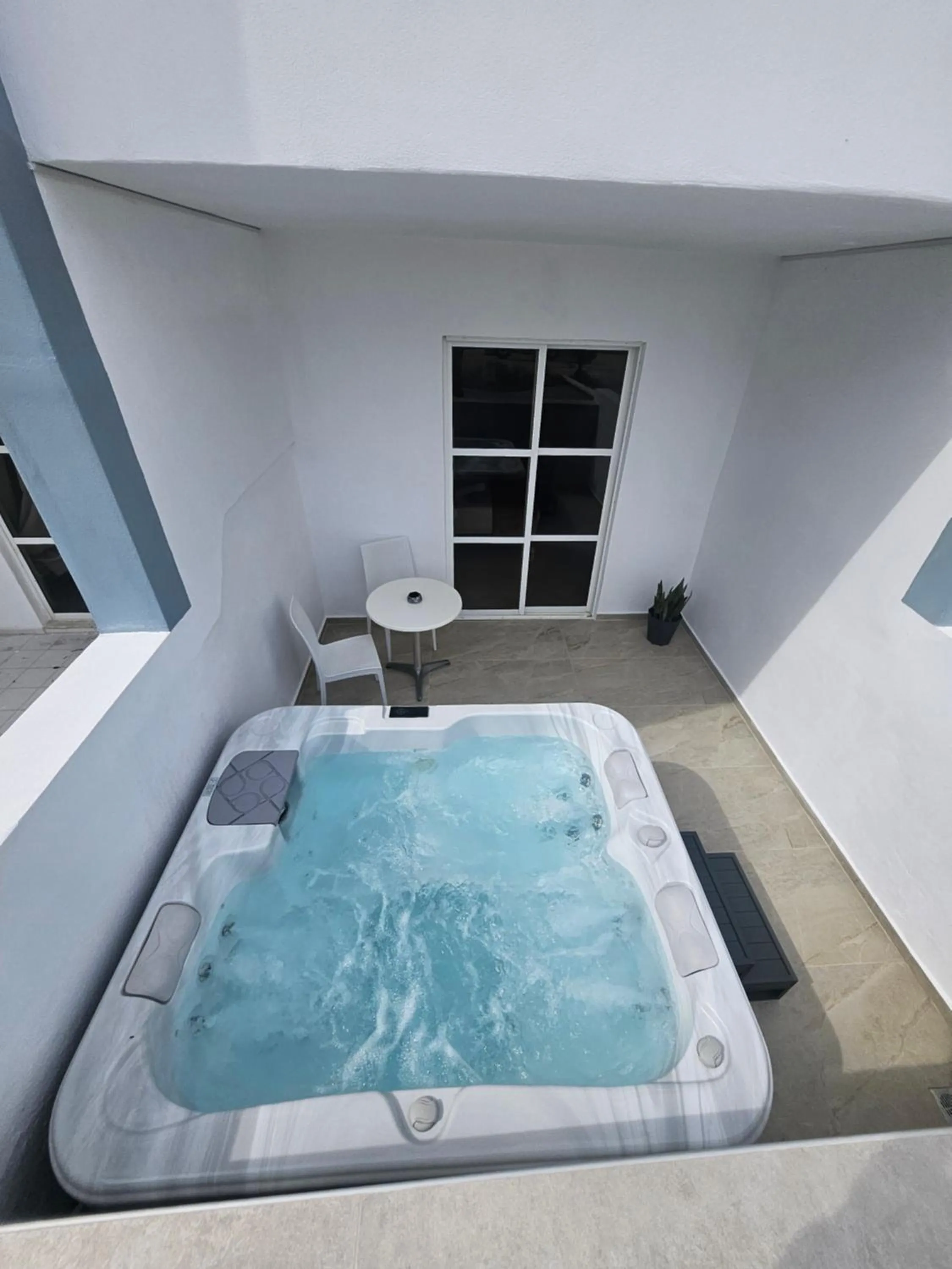 Hot Tub in Casa Blue Sarantis