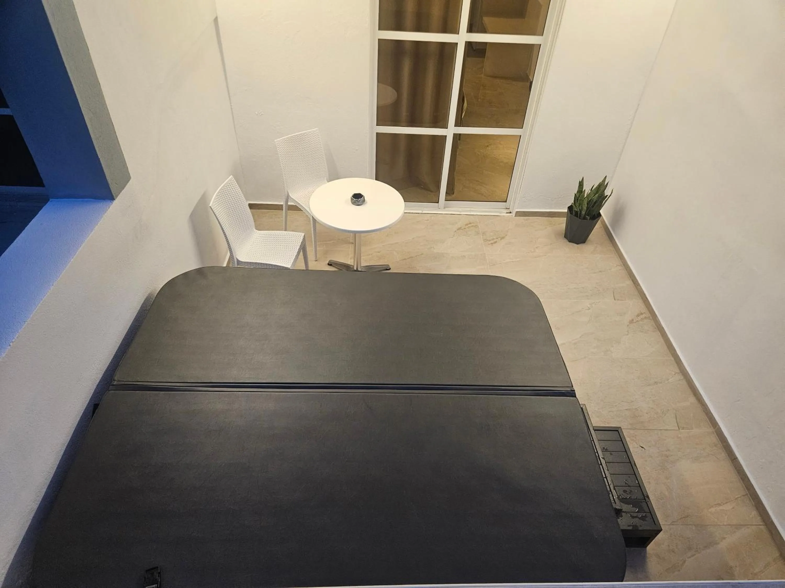 Hot Tub in Casa Blue Sarantis