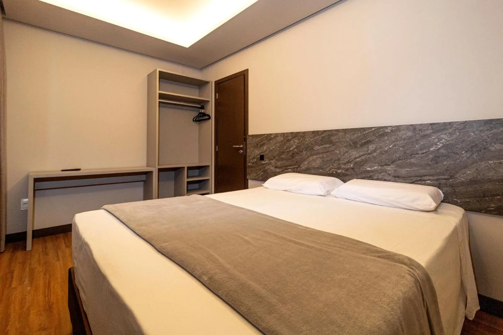 Bed in Ingleses Park Hotel