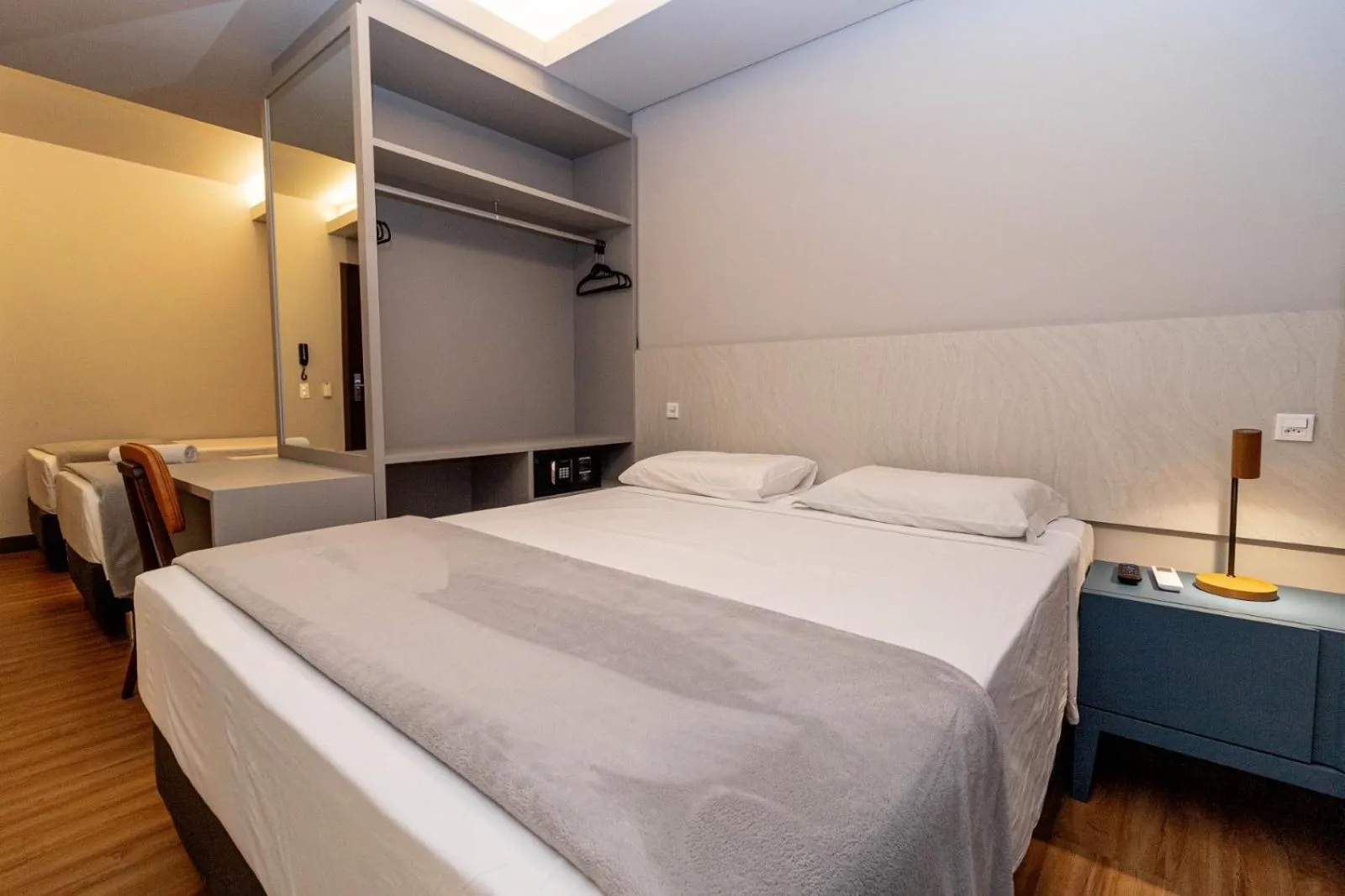 Bed in Ingleses Park Hotel