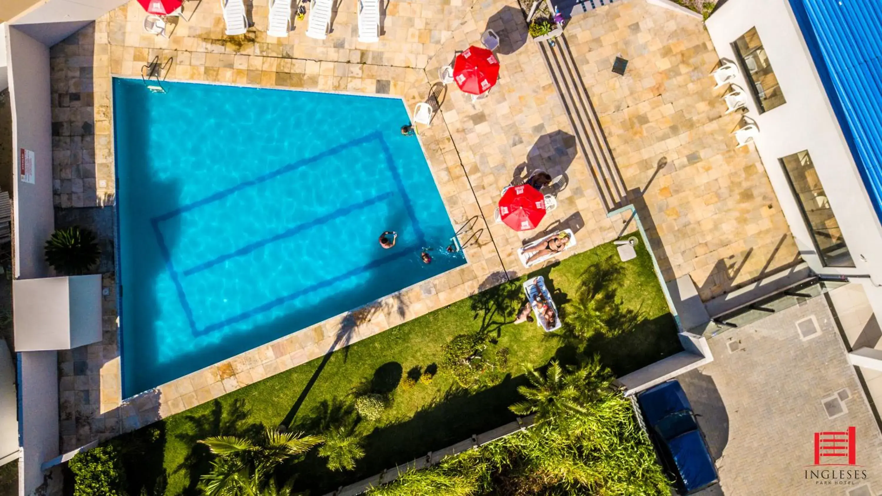 Swimming pool in Ingleses Park Hotel Swimming pool in Ingleses Park Hotel