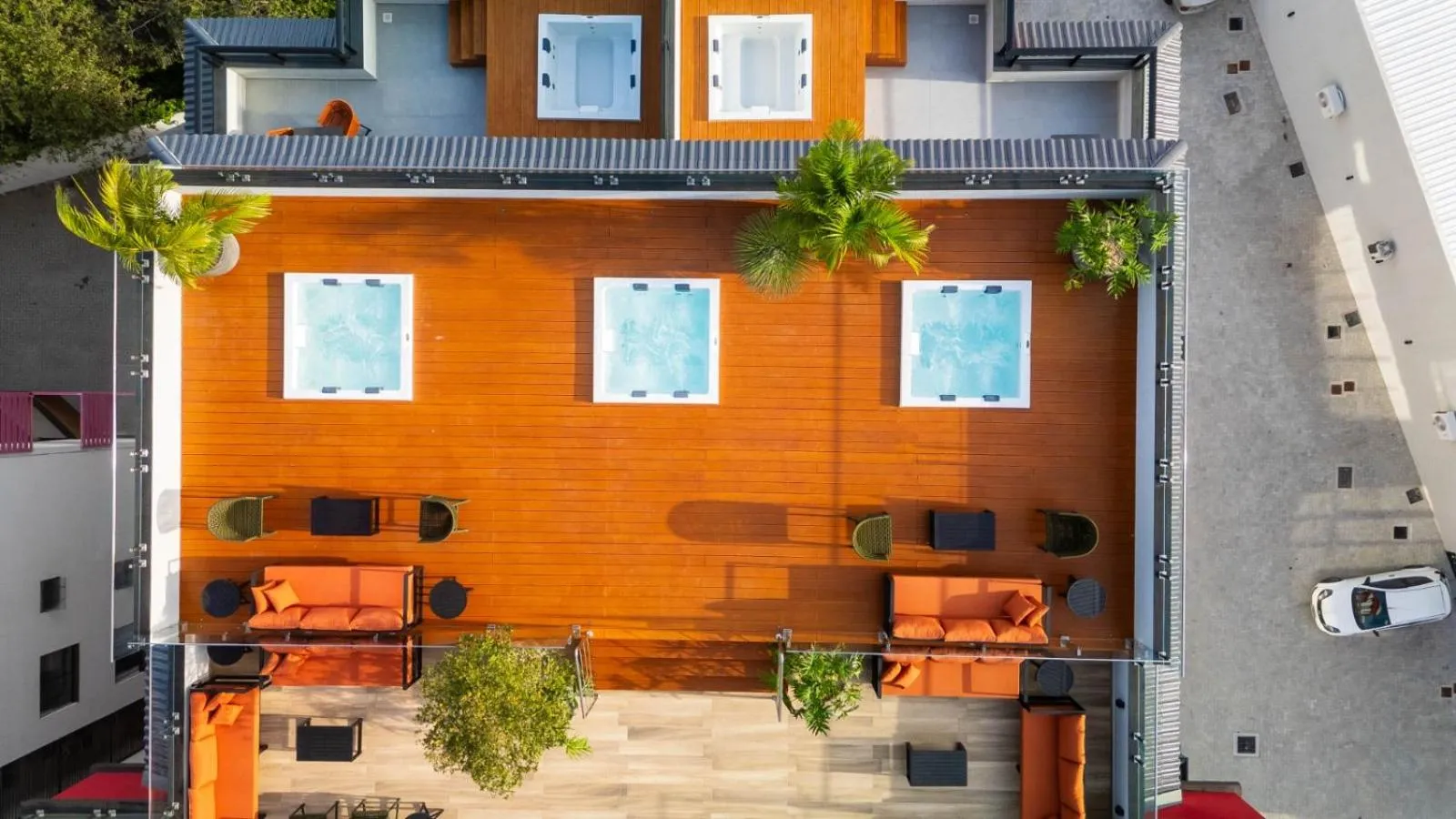 Hot Tub in Ingleses Park Hotel