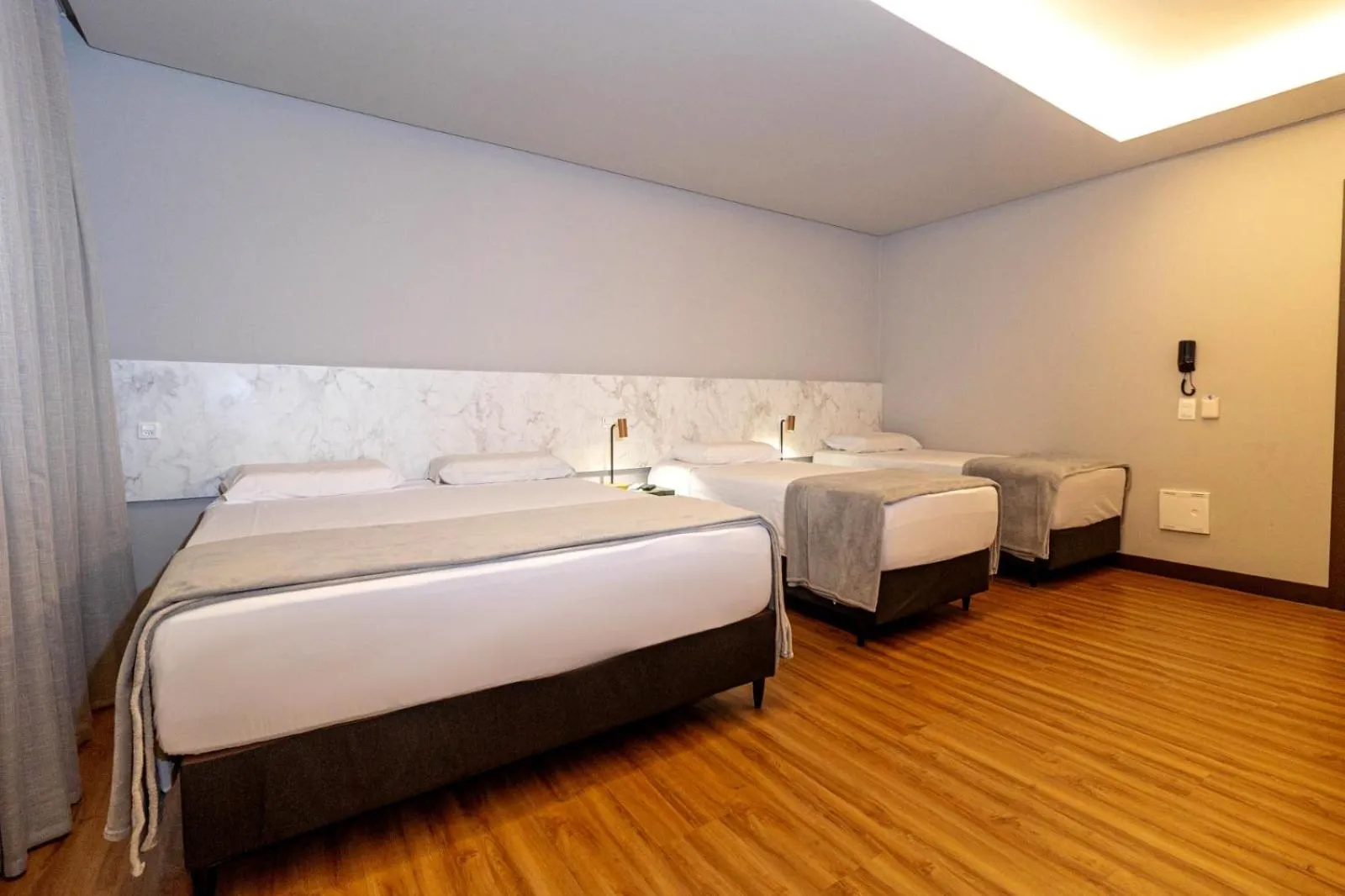 Bed in Ingleses Park Hotel