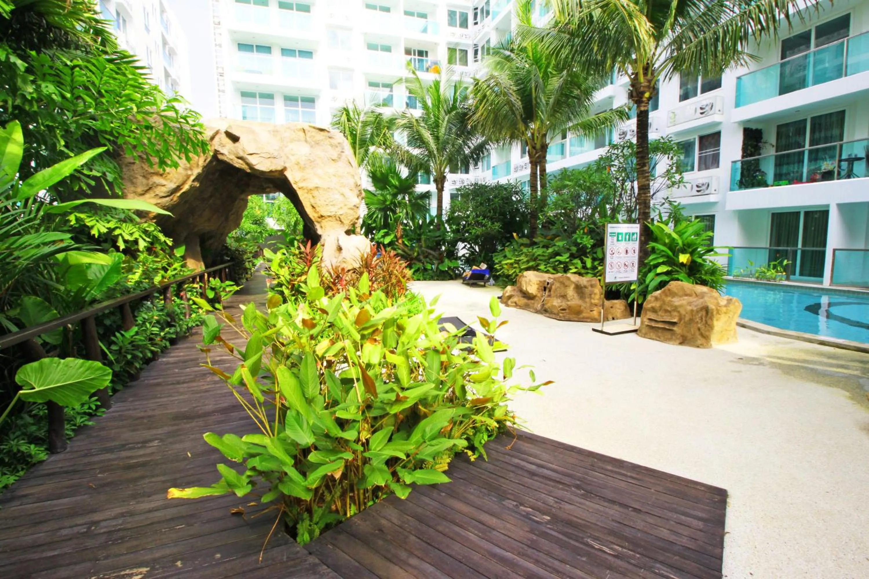 Amazon Residence by Pattaya Sunny Rentals