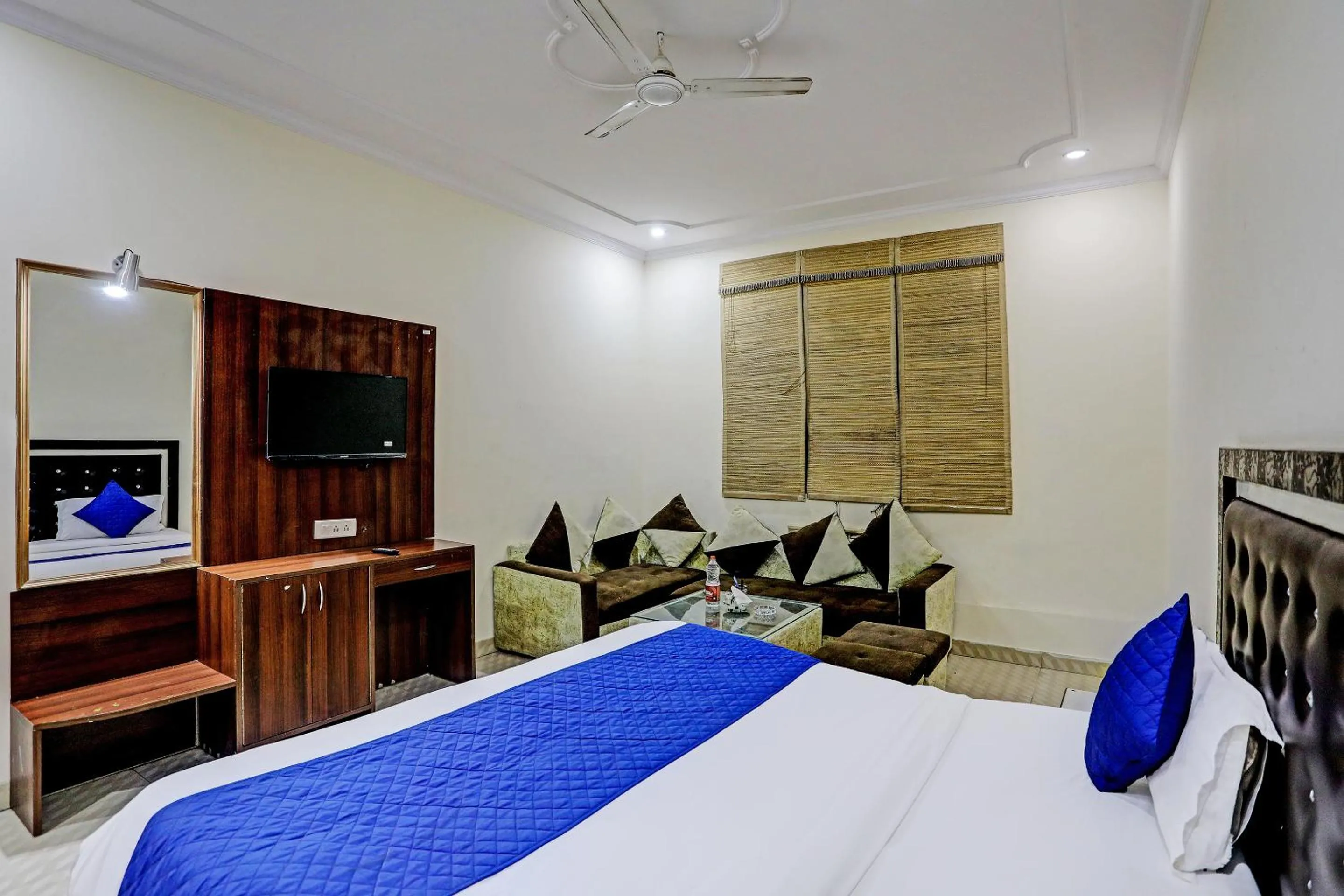 Hotel E joy Karol Bagh
