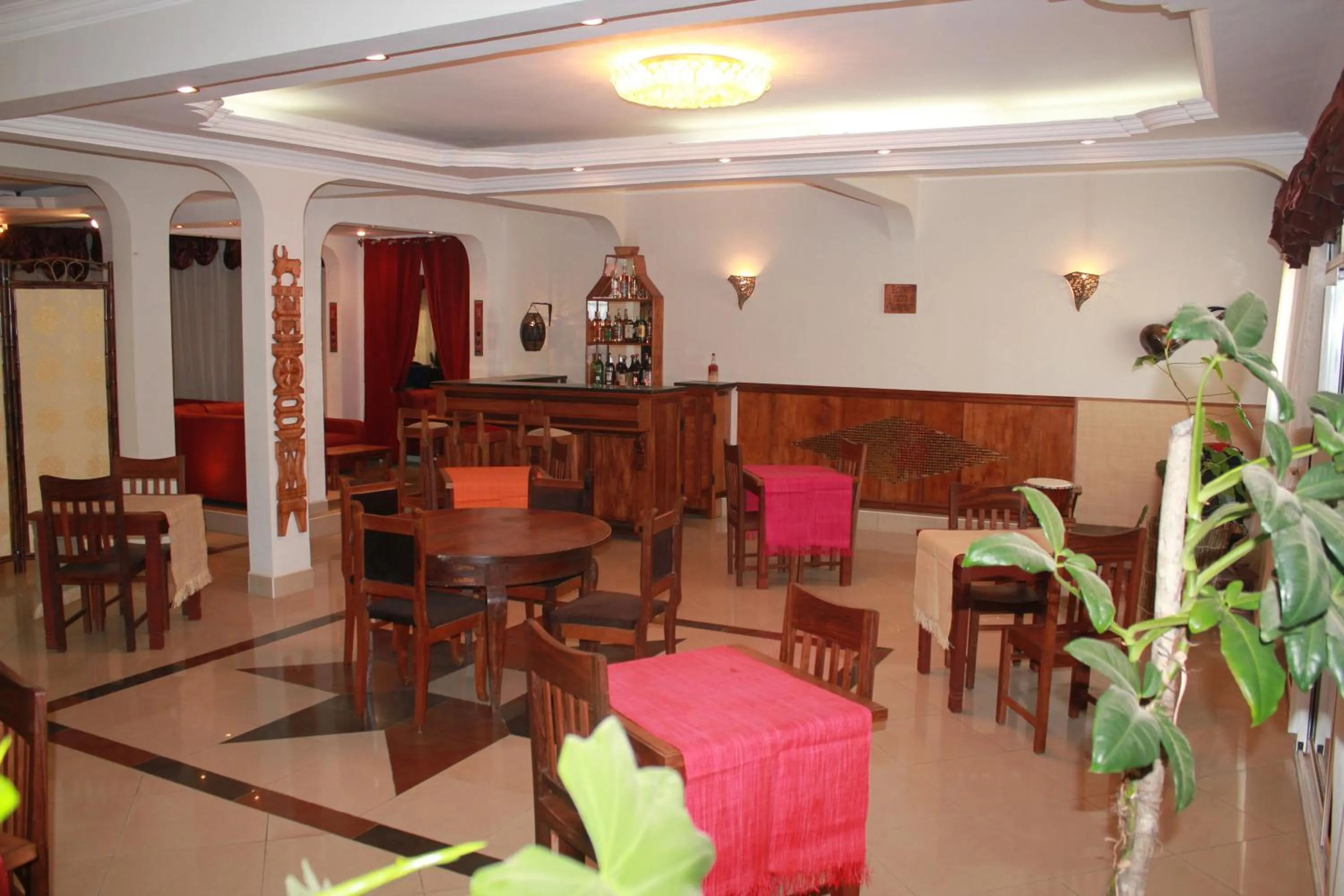 Restaurant/places to eat in K.méléon-Hôtel