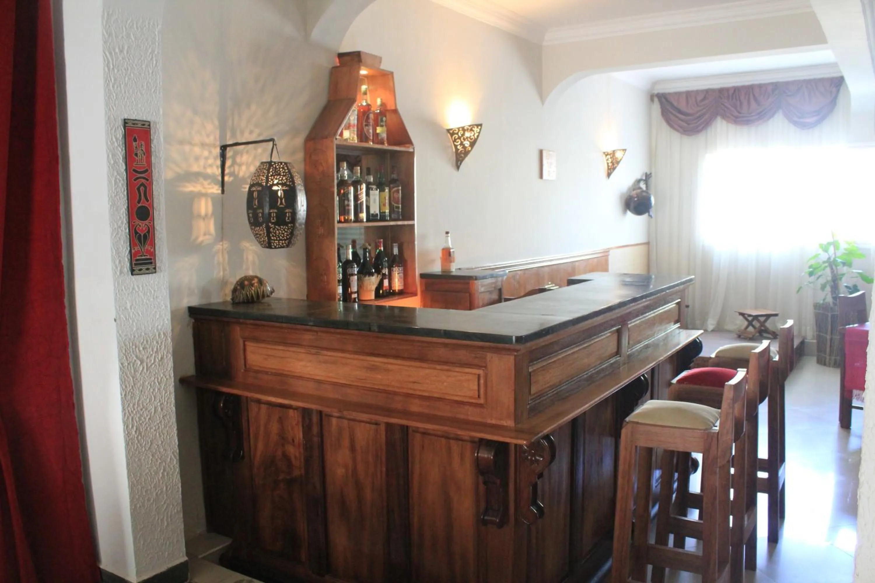 Lounge or bar in K.méléon-Hôtel