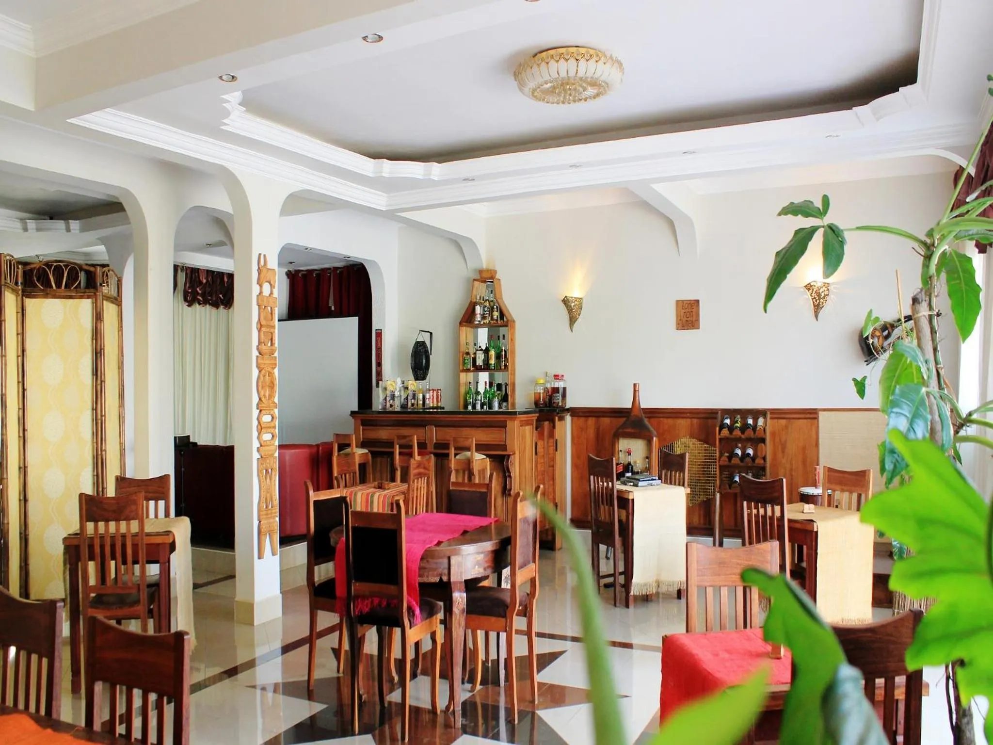 Restaurant/places to eat in K.méléon-Hôtel