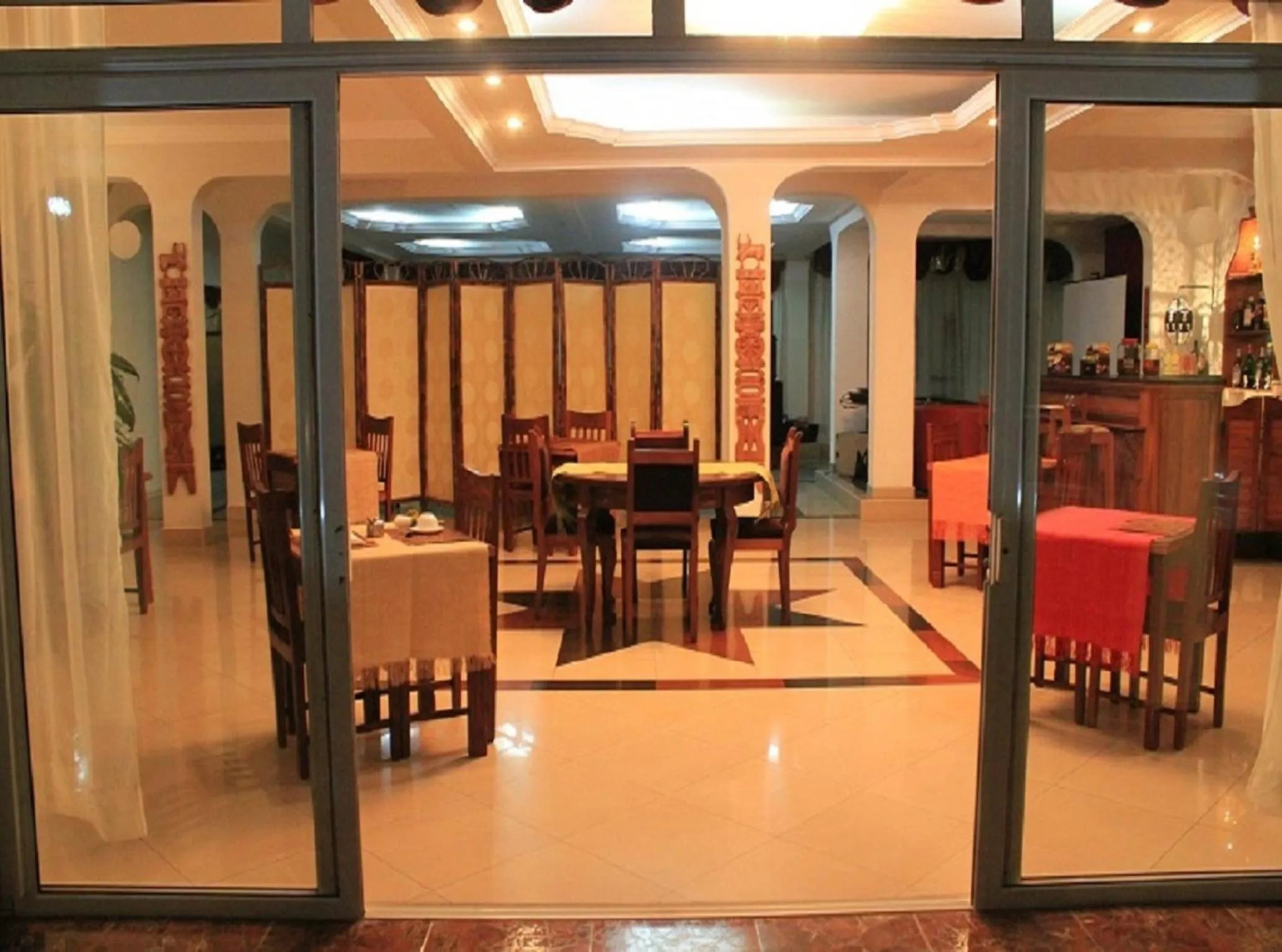 Restaurant/places to eat in K.méléon-Hôtel